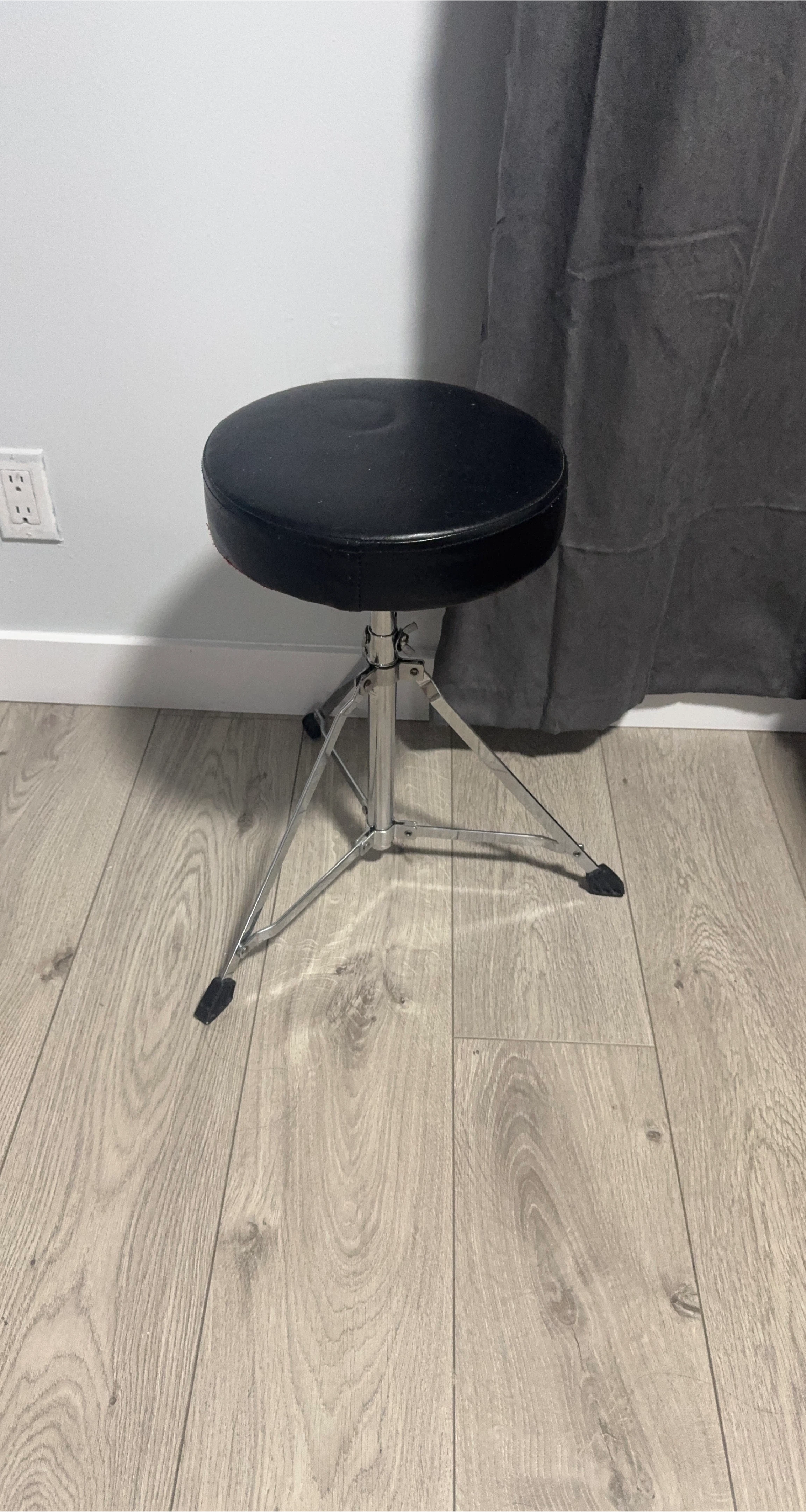 Adjustable Black Drum Throne Stool