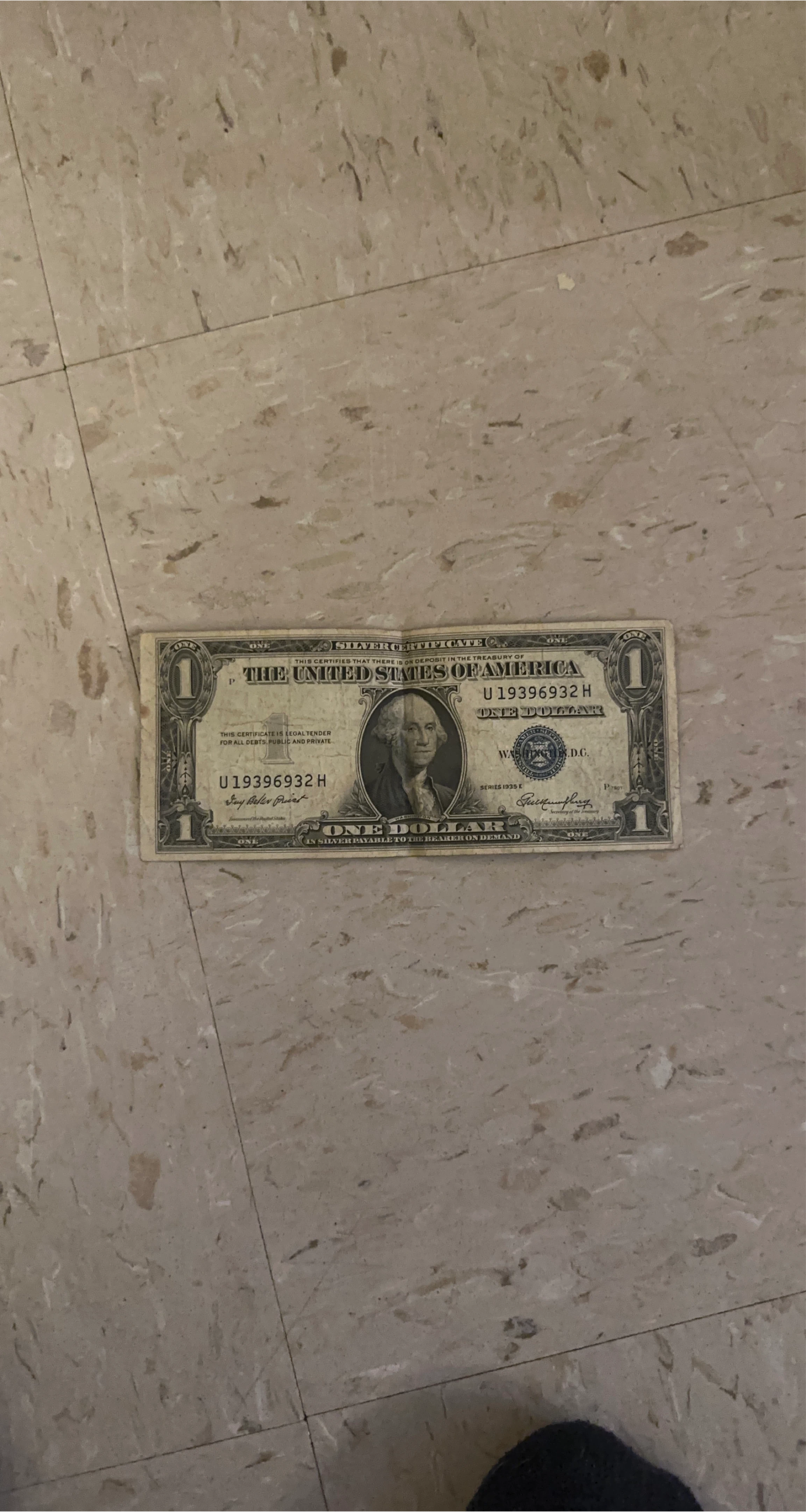 Vintage 1935E One Dollar Bill