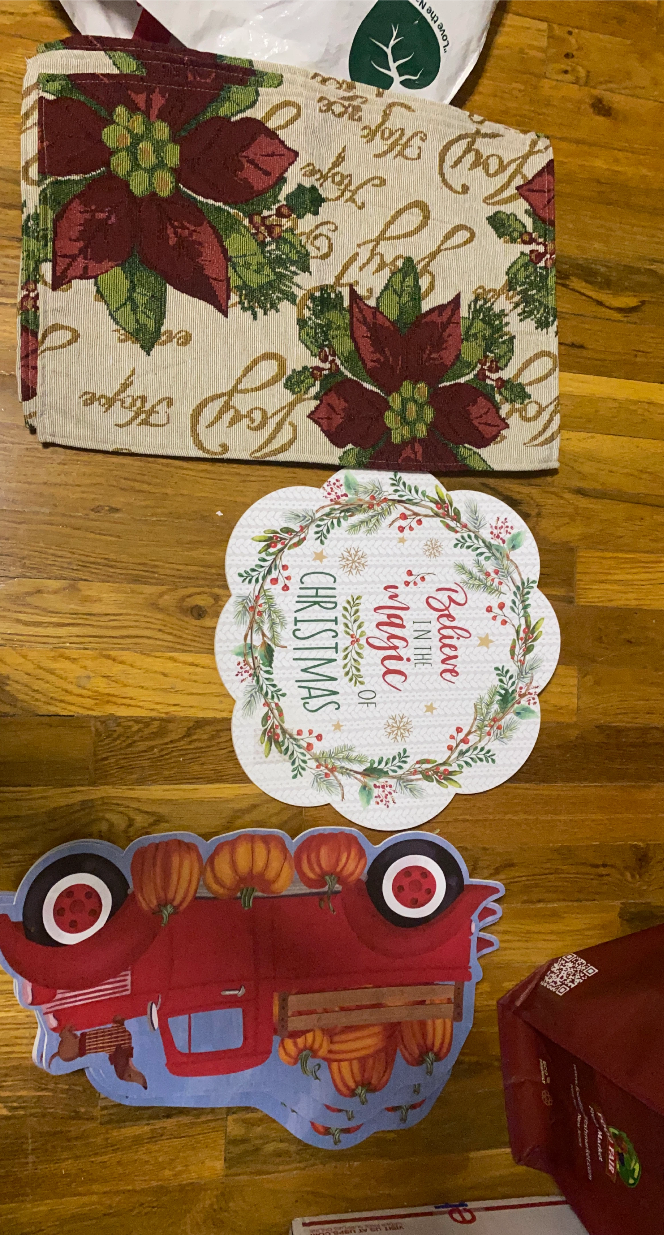 Holiday Table Runner & Christmas Decor