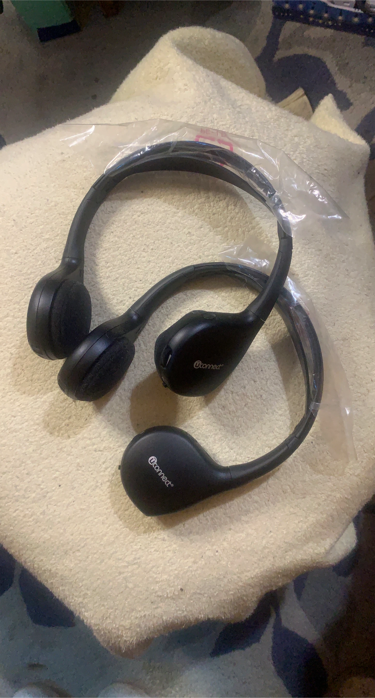 Uconnect Black Headphones - New
