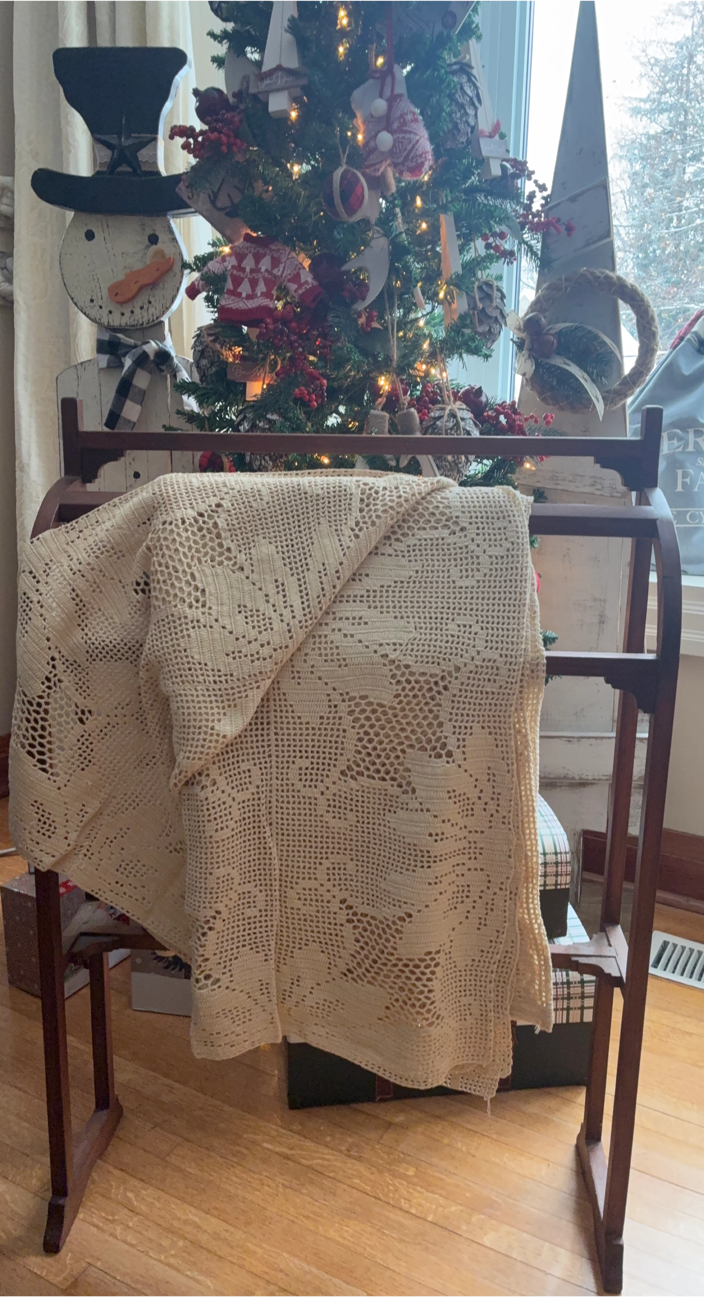 Vintage lace table cloth