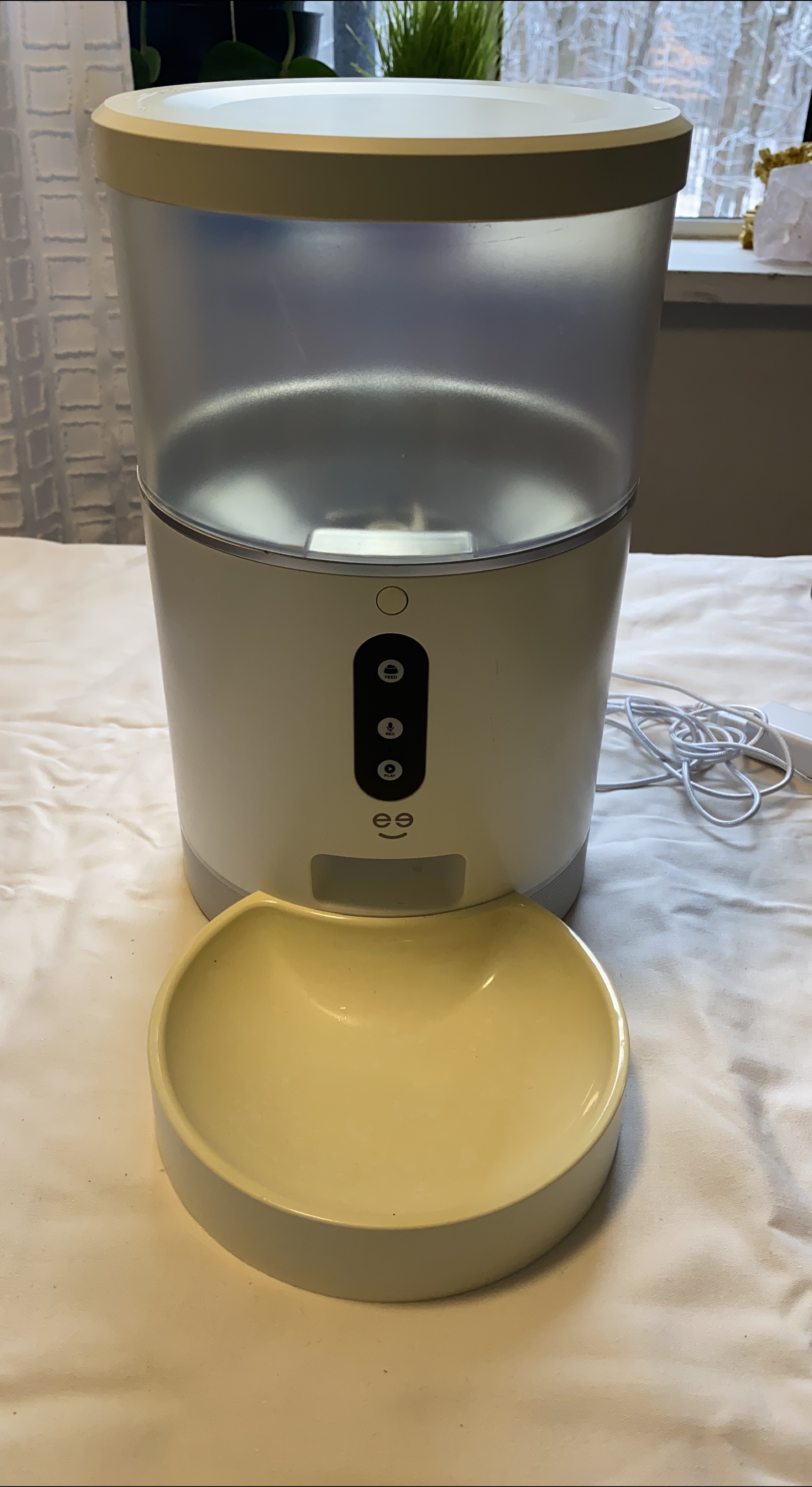 Geeni Smart Pet Feeder - Automatic Food Dispenser