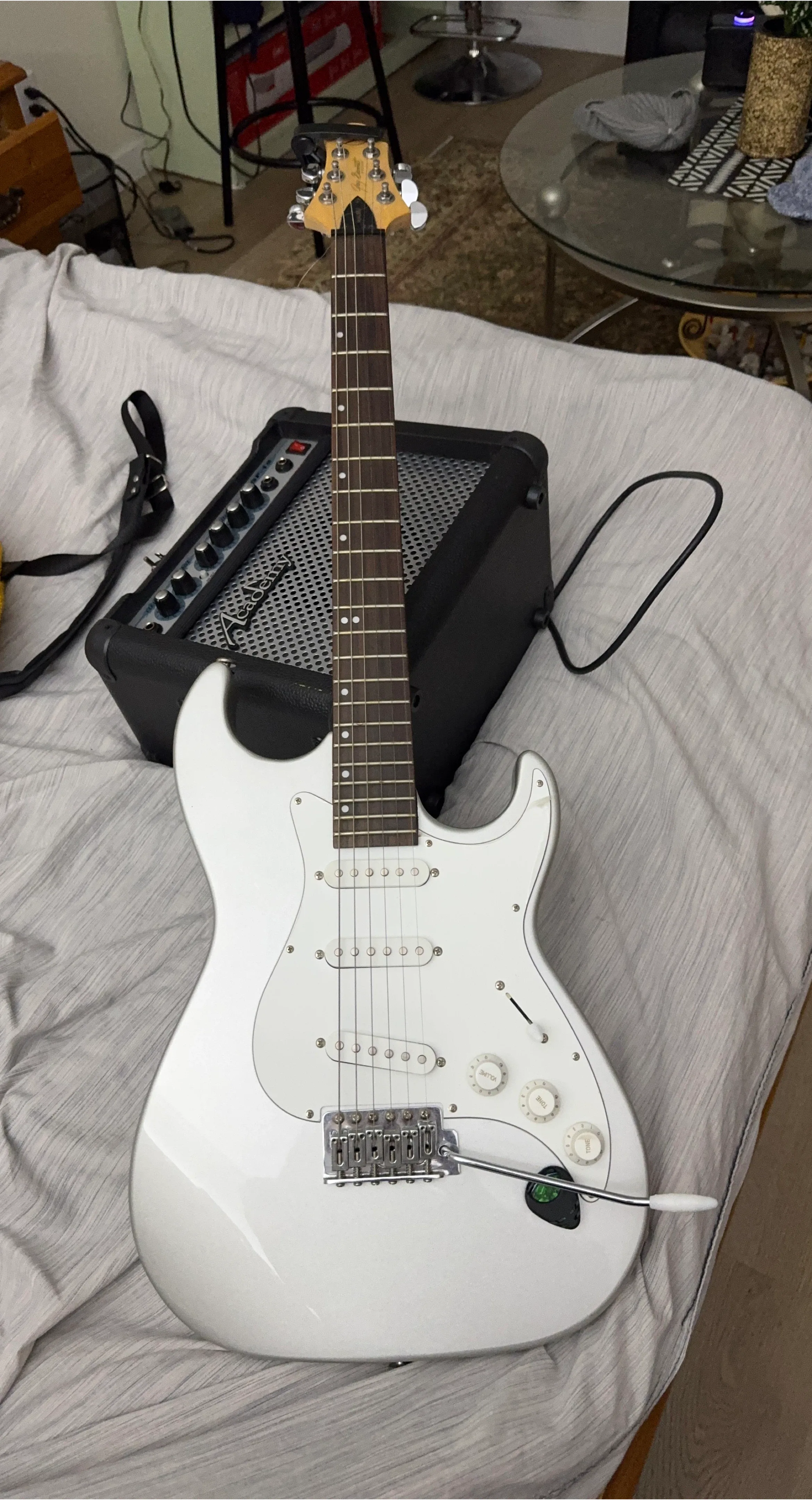 Malibu Electric Guitar & Amp - White