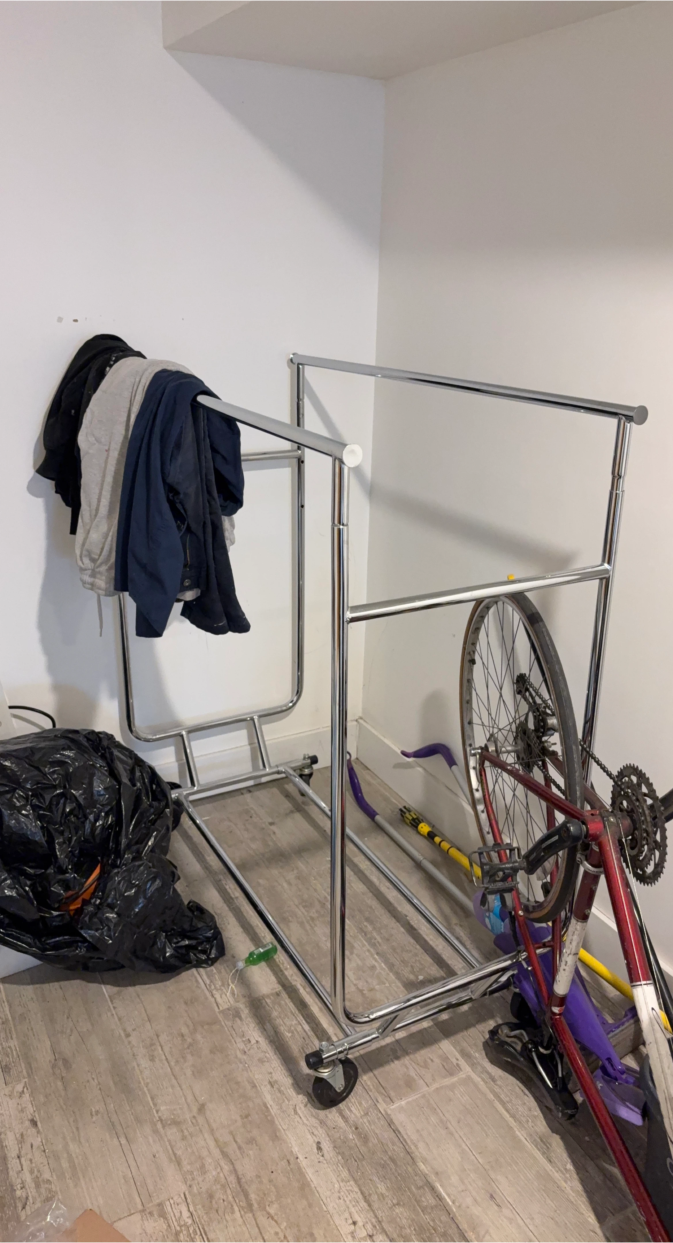 Rolling garments cart