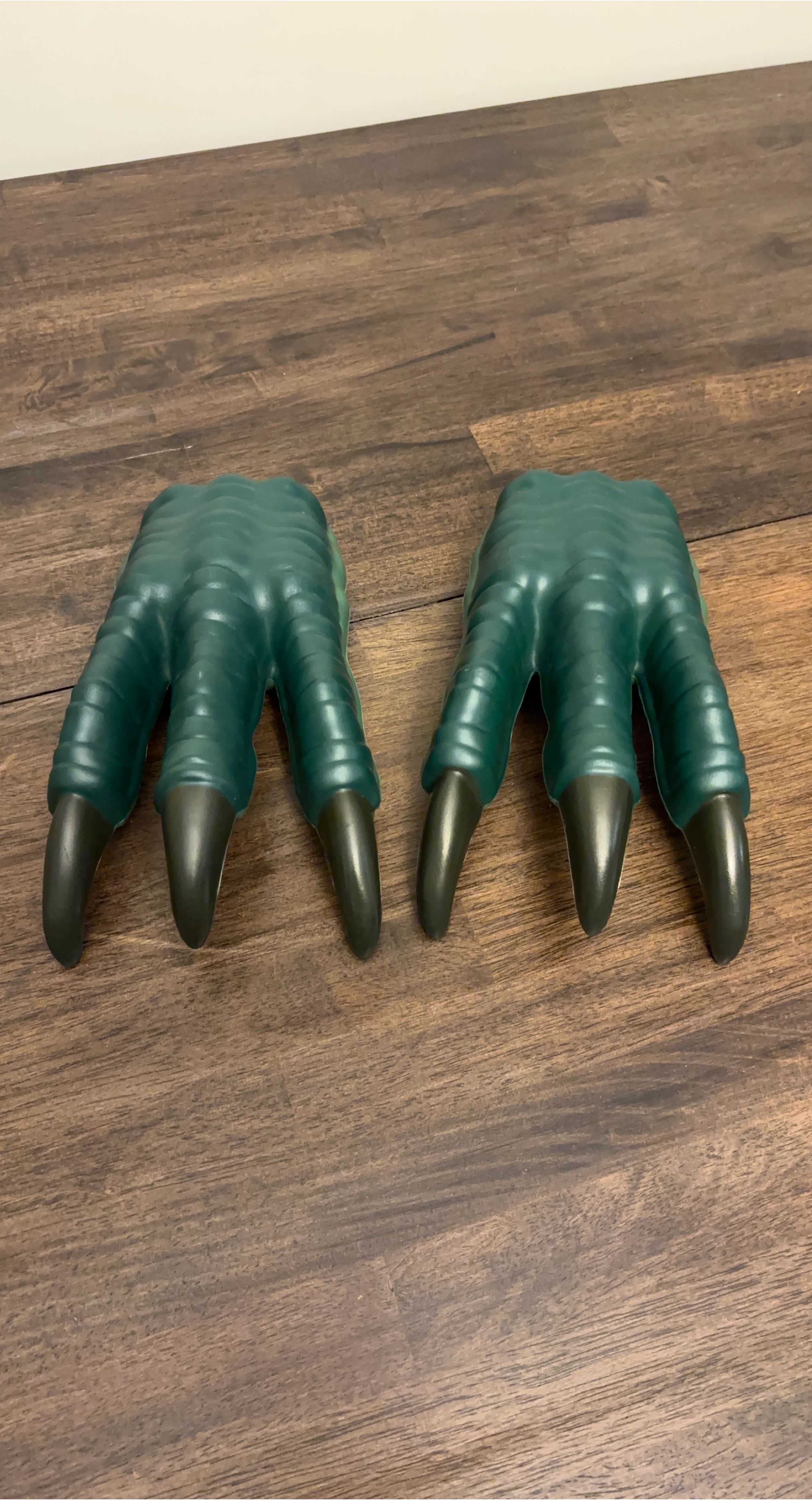 Dinosaur Claw Gloves - Green
