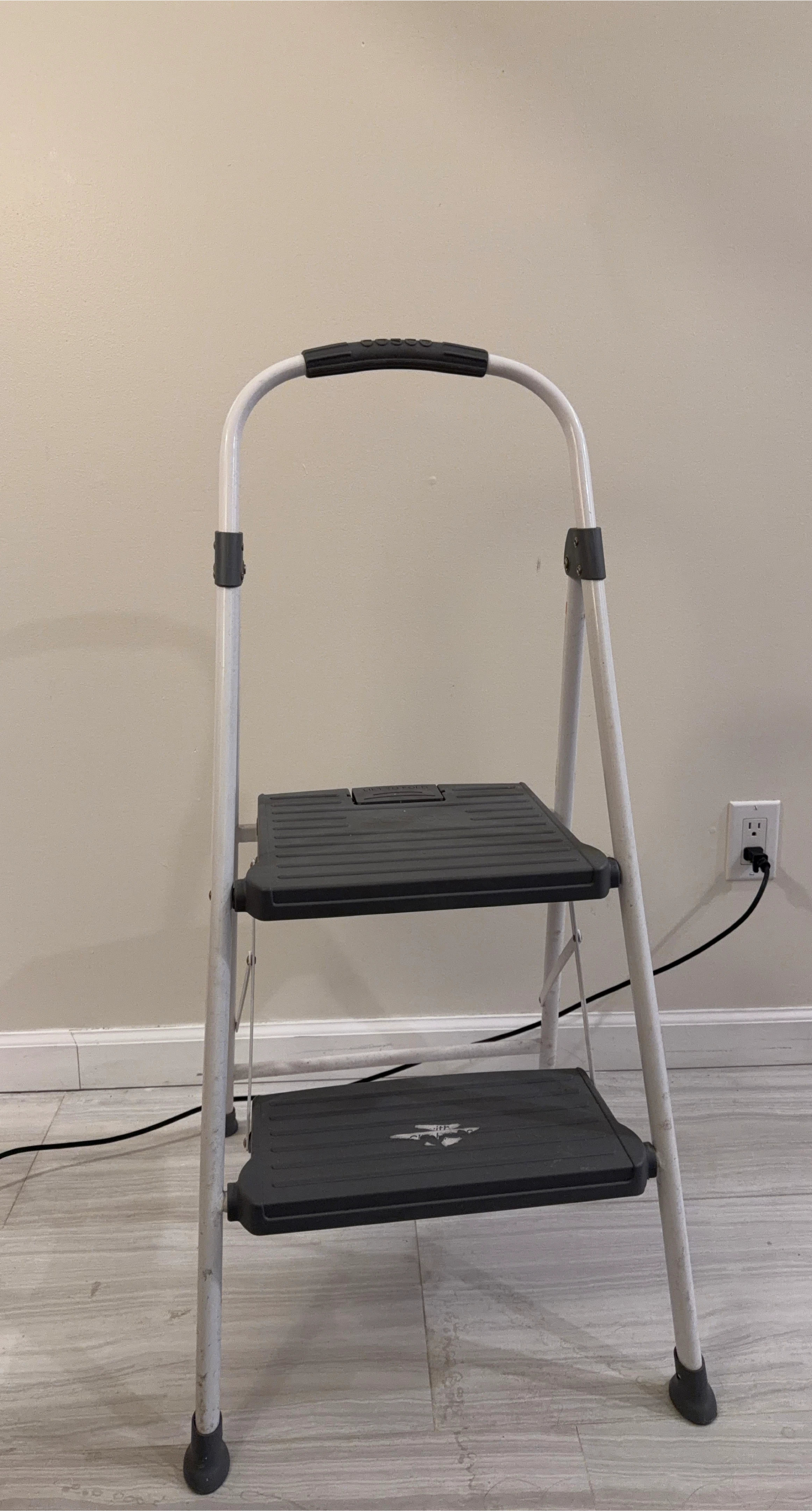 2-Step Ladder - Gray & White