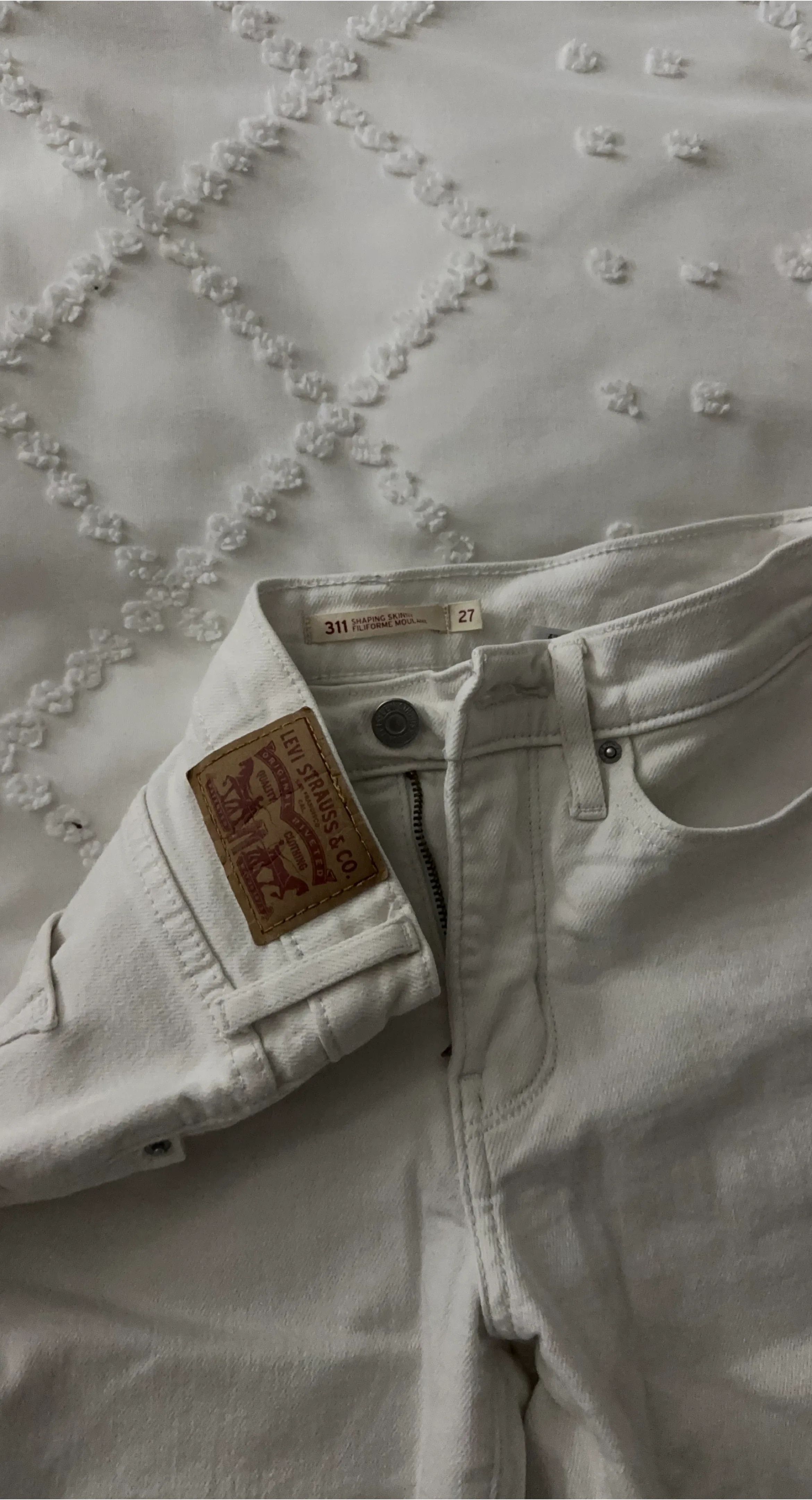 Levi's 311 Shaping Skinny Jeans - Size 27