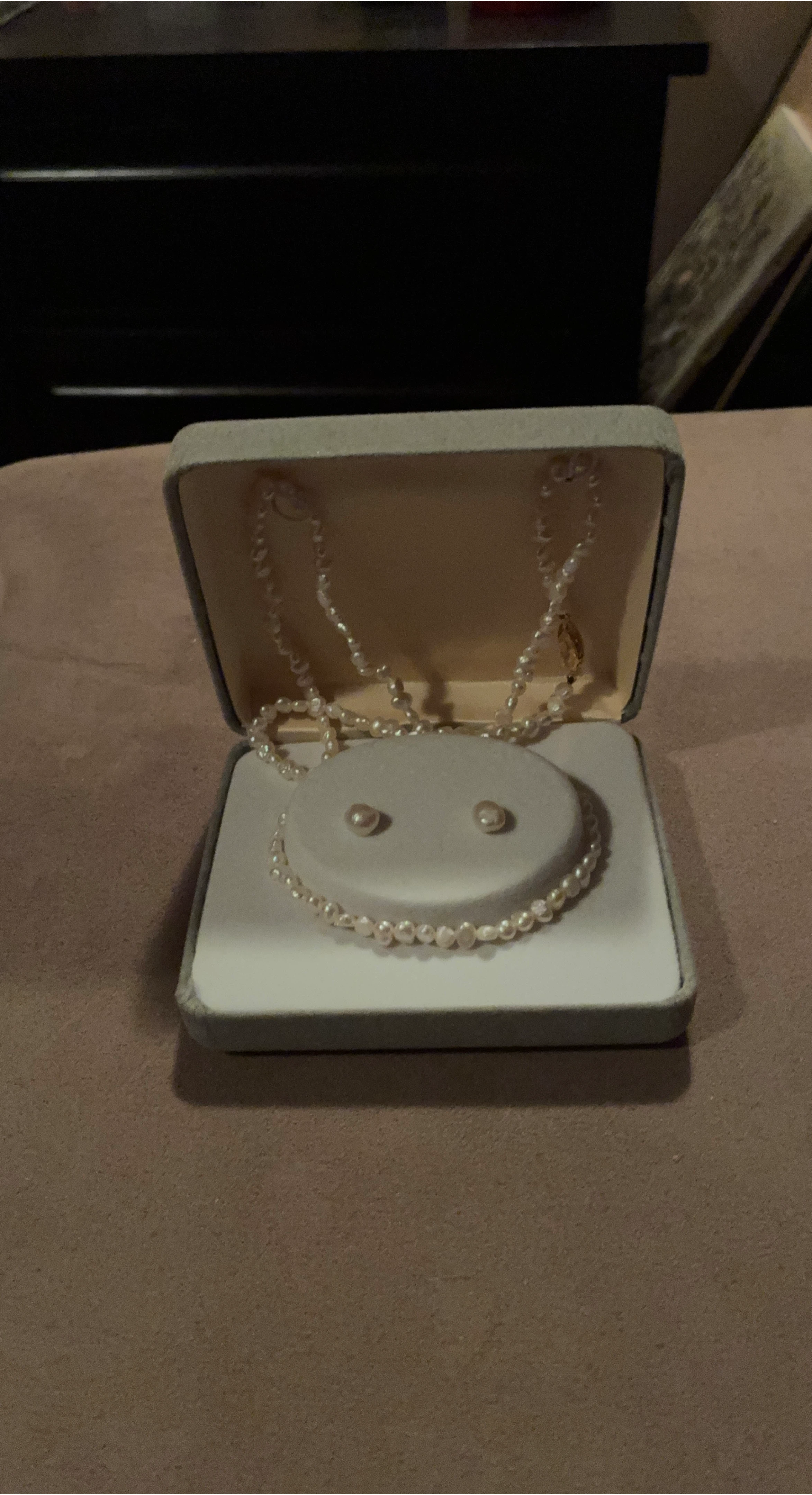 Freshwater Pearl Necklace bracelet and Earring Set