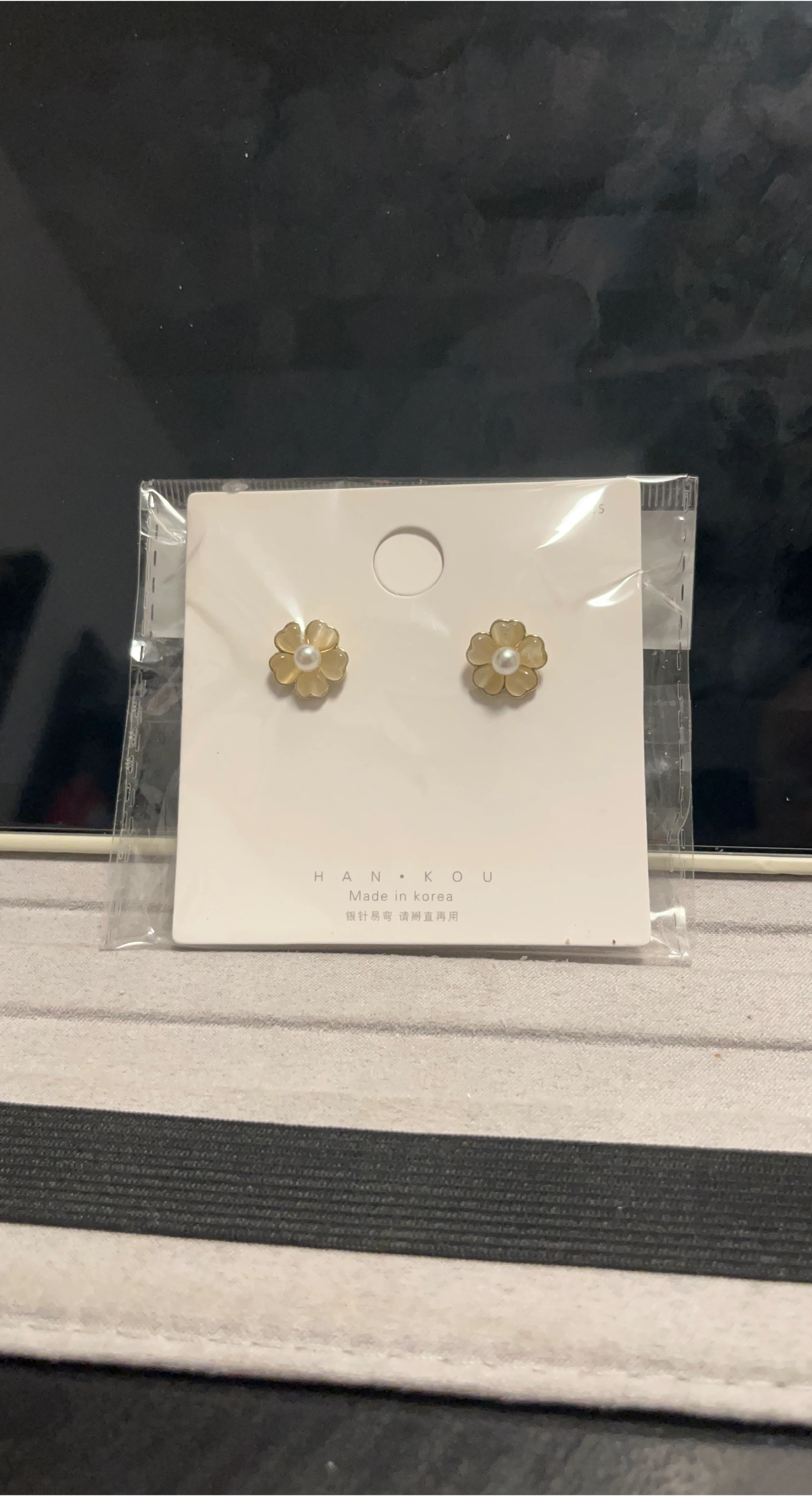 HANKOU Flower Stud Earrings - New in Package