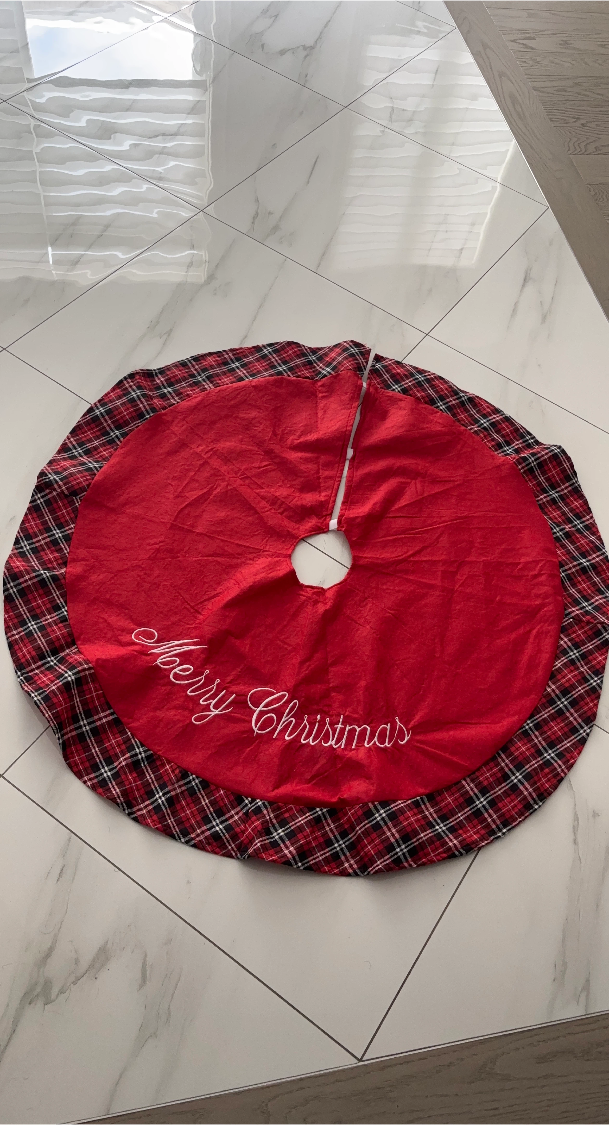 Christmas Tree Skirt - Red & Plaid