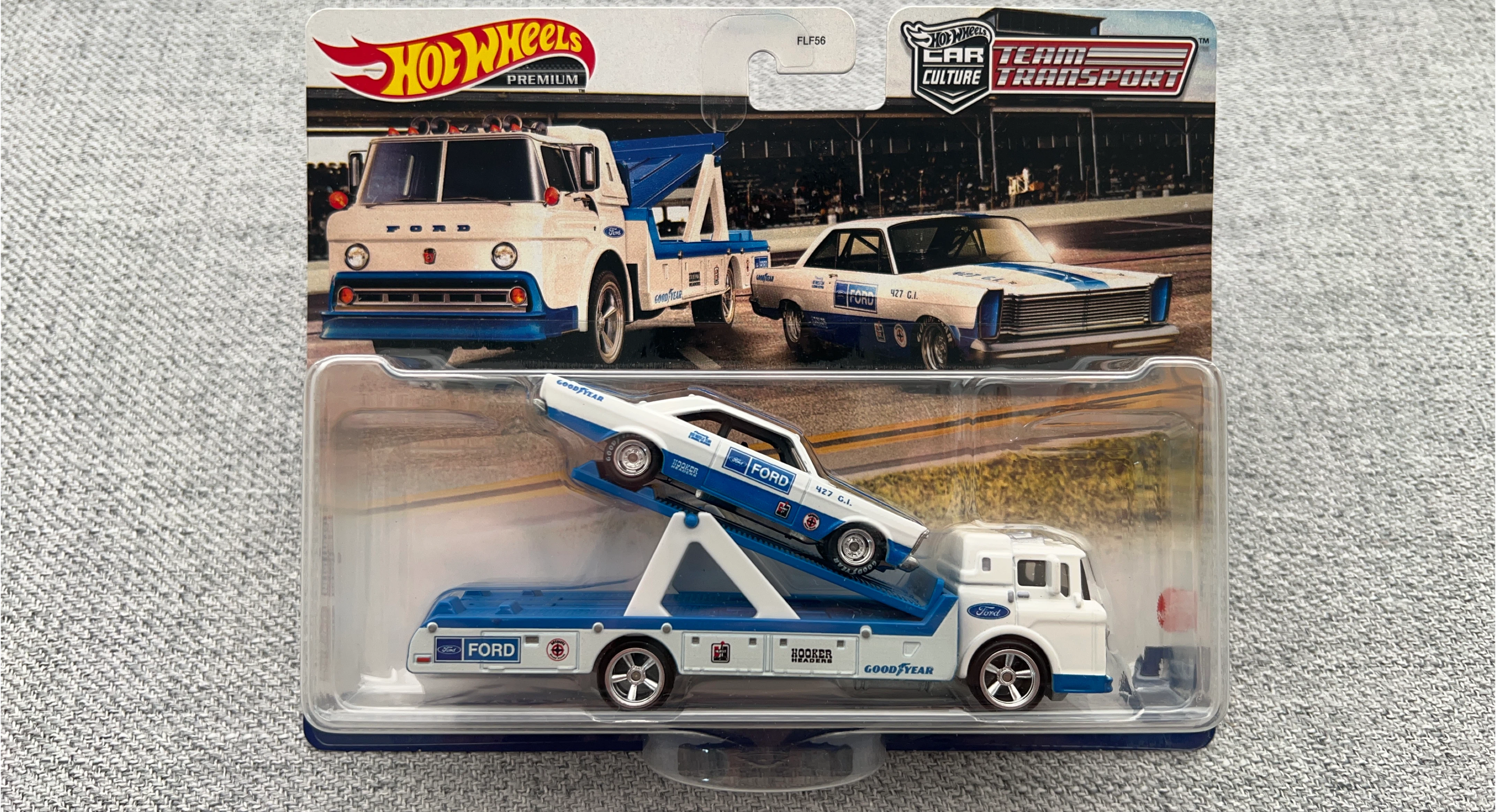 Hot Wheels Premium Team Transport - Ford