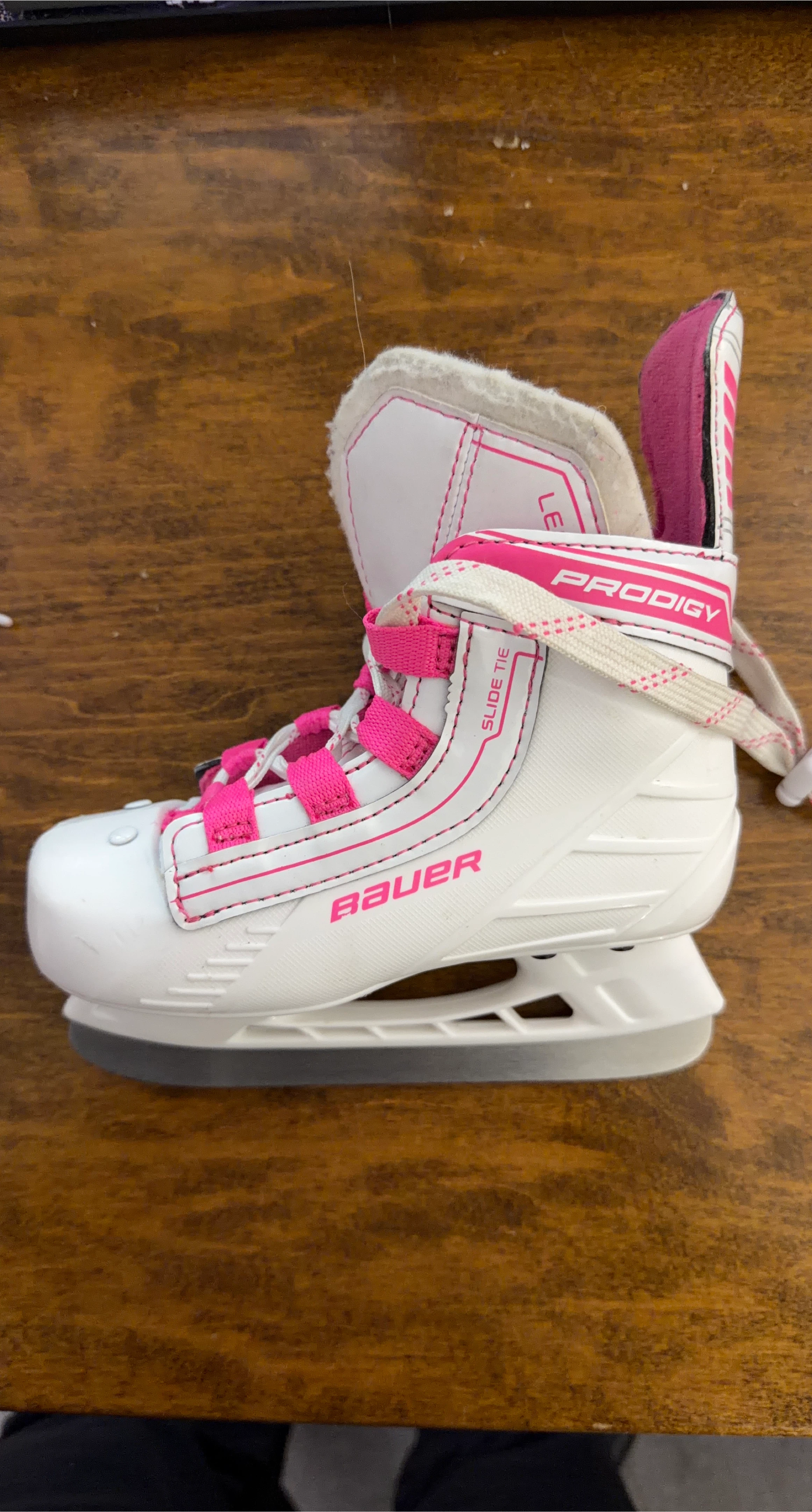 Bauer Prodigy Girls Ice Skates - Size Y8
