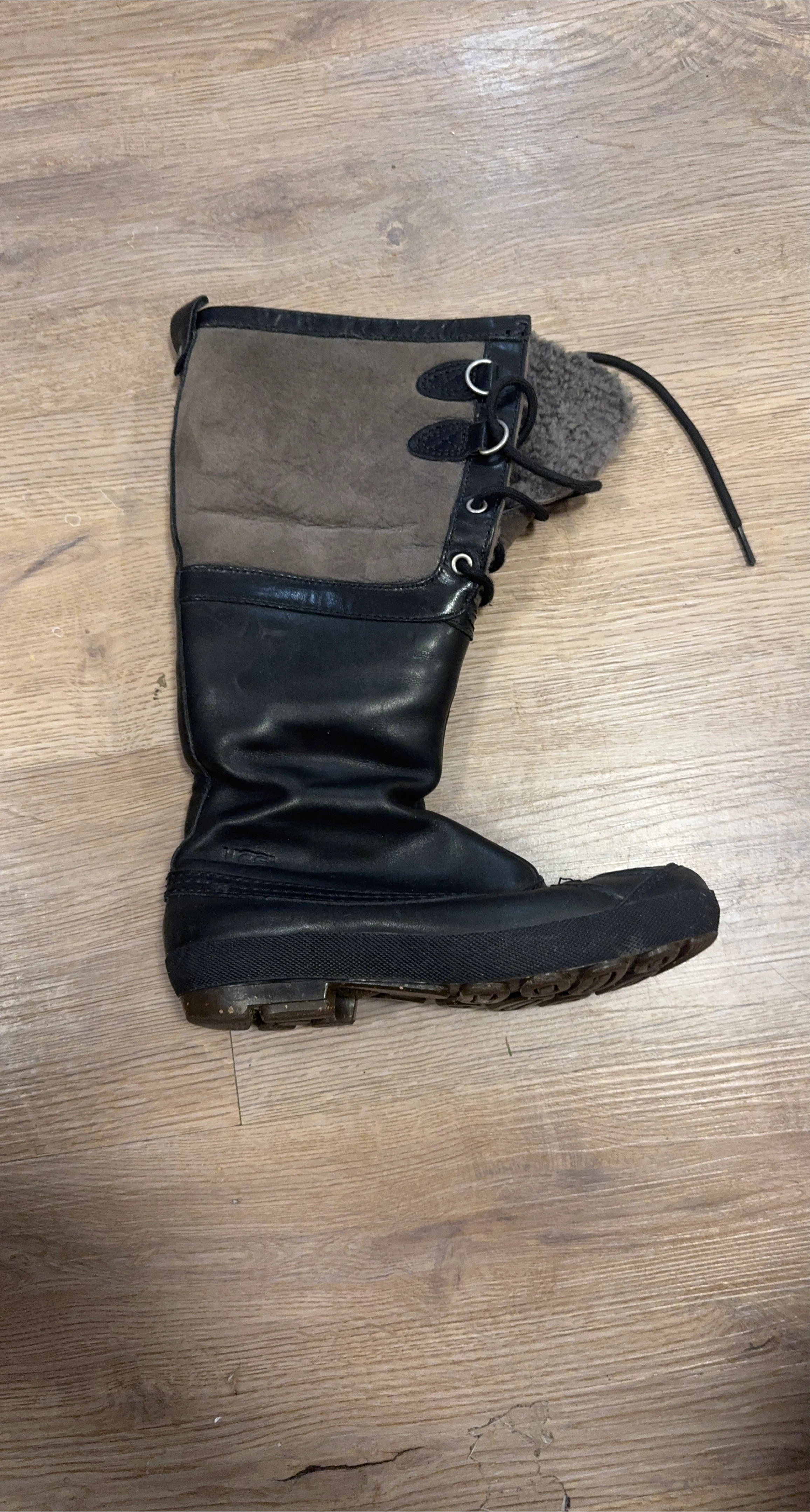 UGG Leather Winter Boots for Women US Size 6