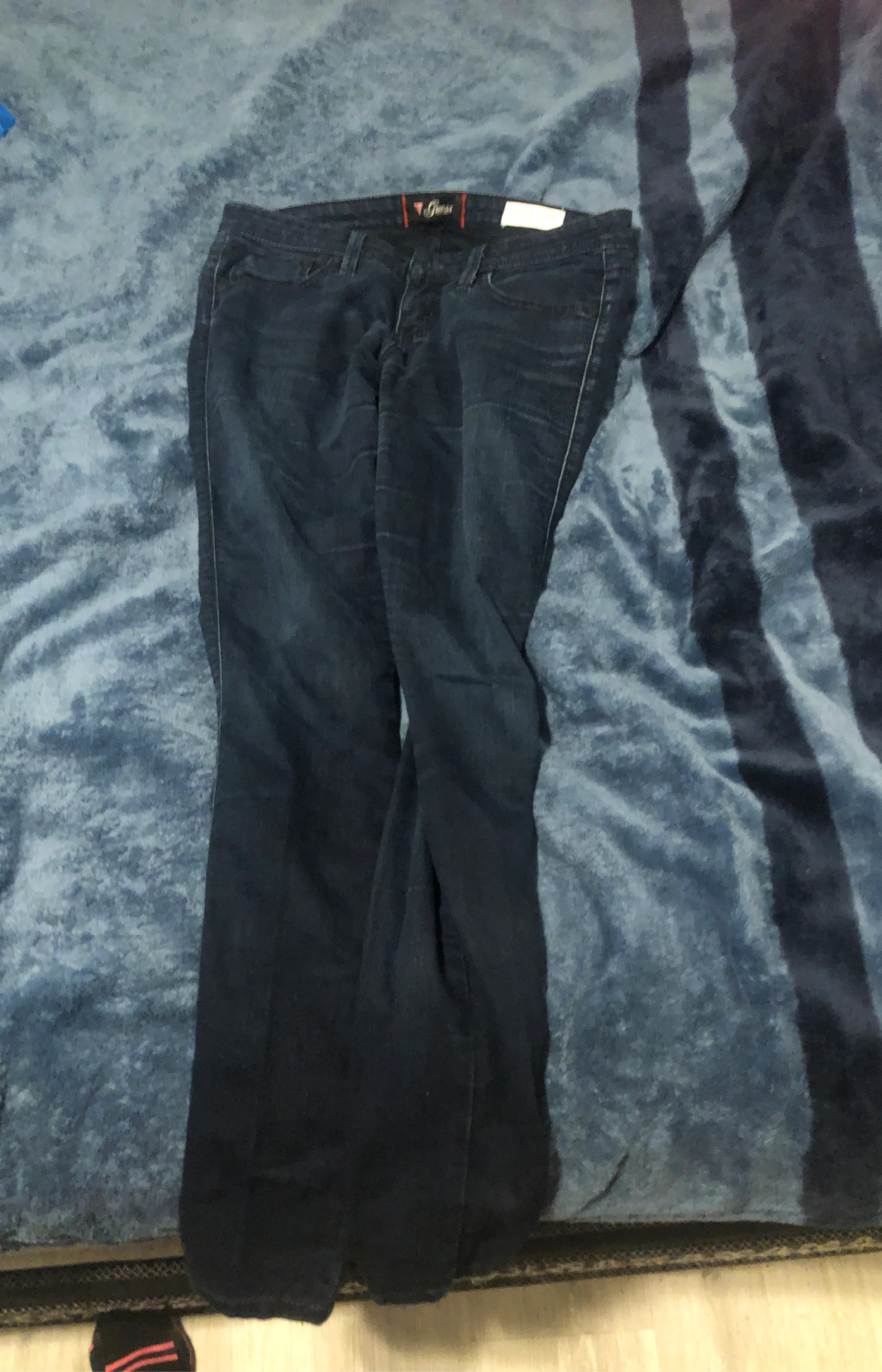 Guess Dark Wash Denim Jeans gifting 🧡