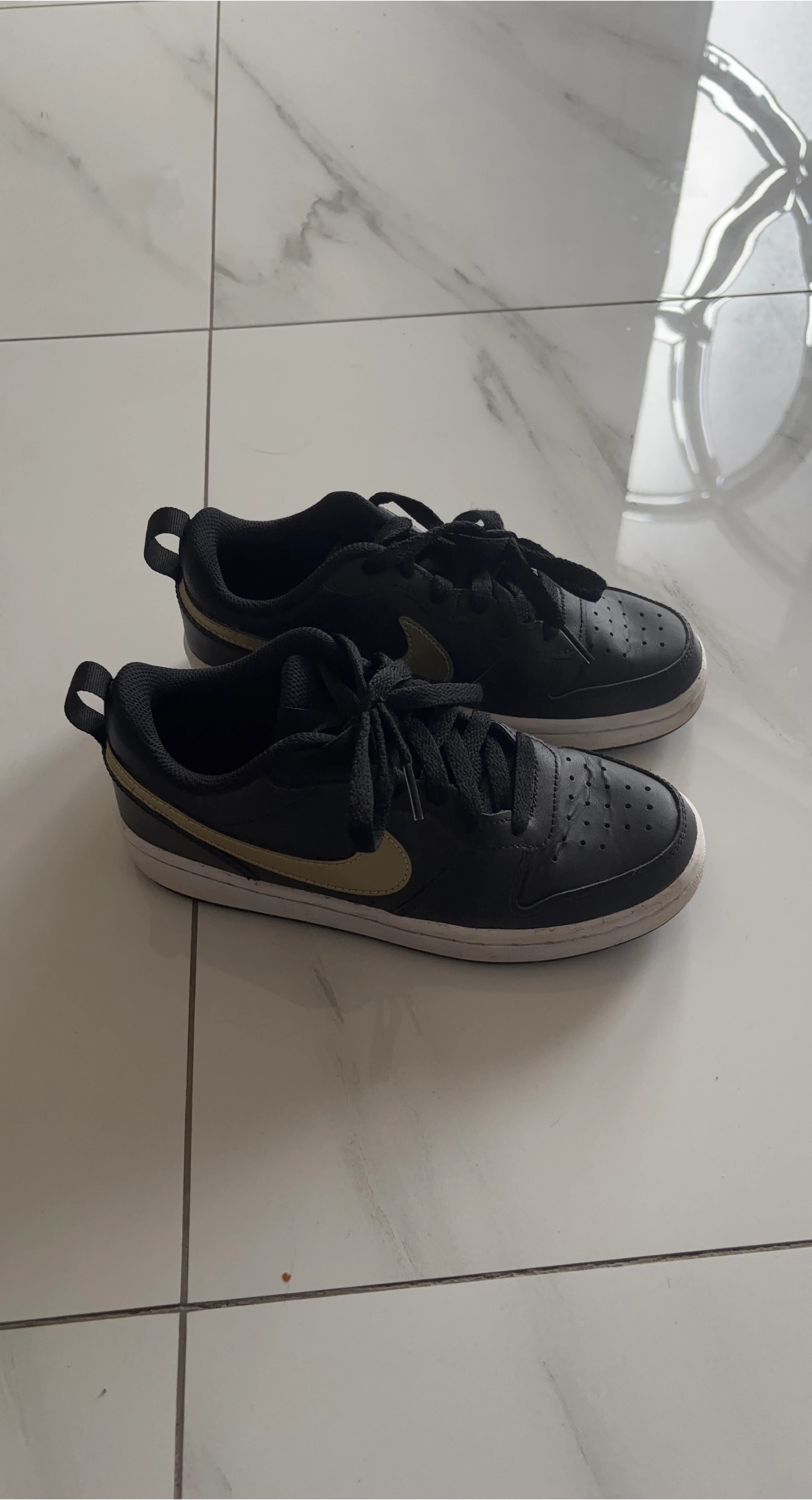 Nike Court Borough Low 2 Black/Gold Youth Size 6