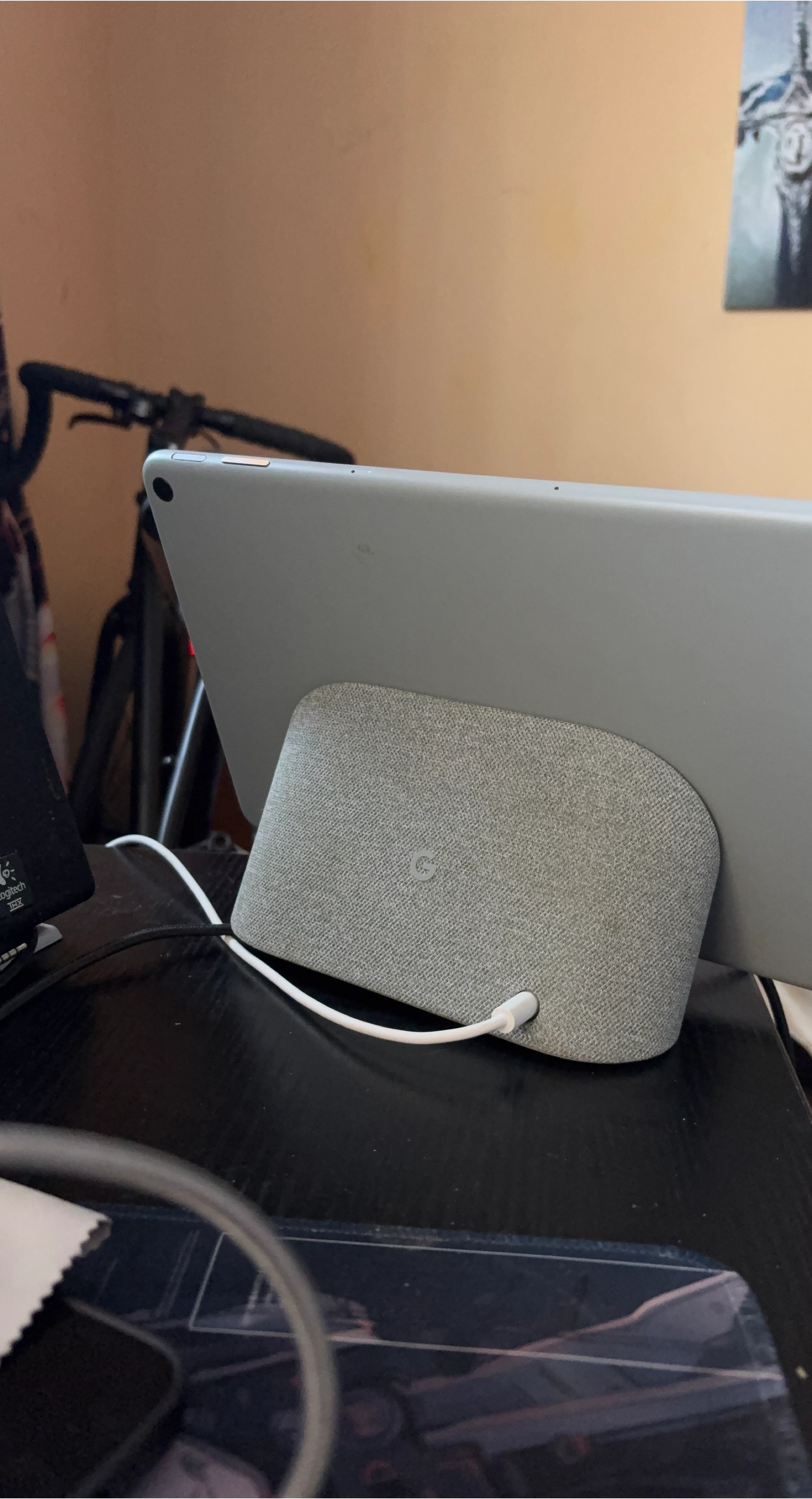 Google Pixel tablet with speaker Hub