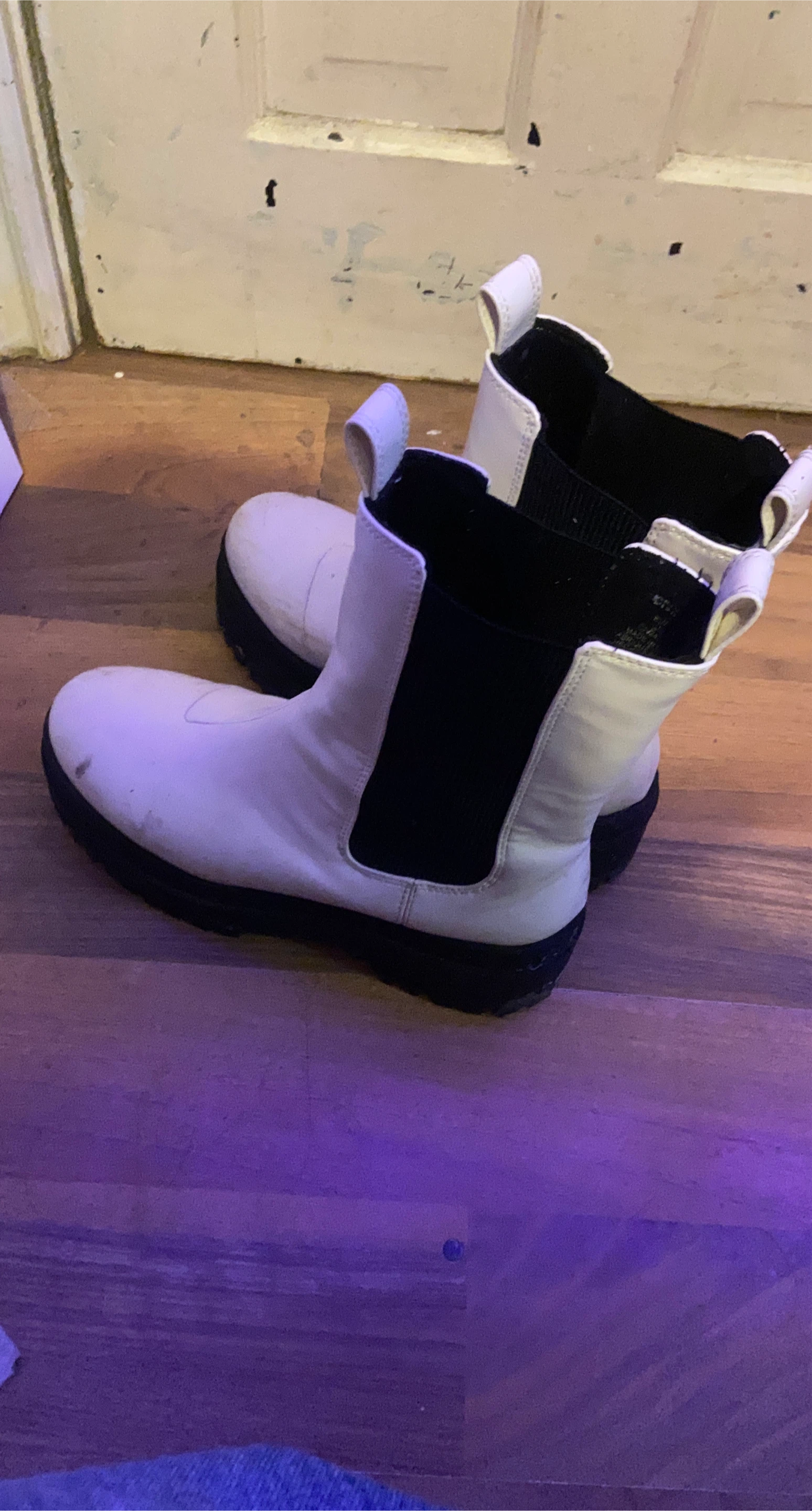 White divided boots. Size 7 in womens