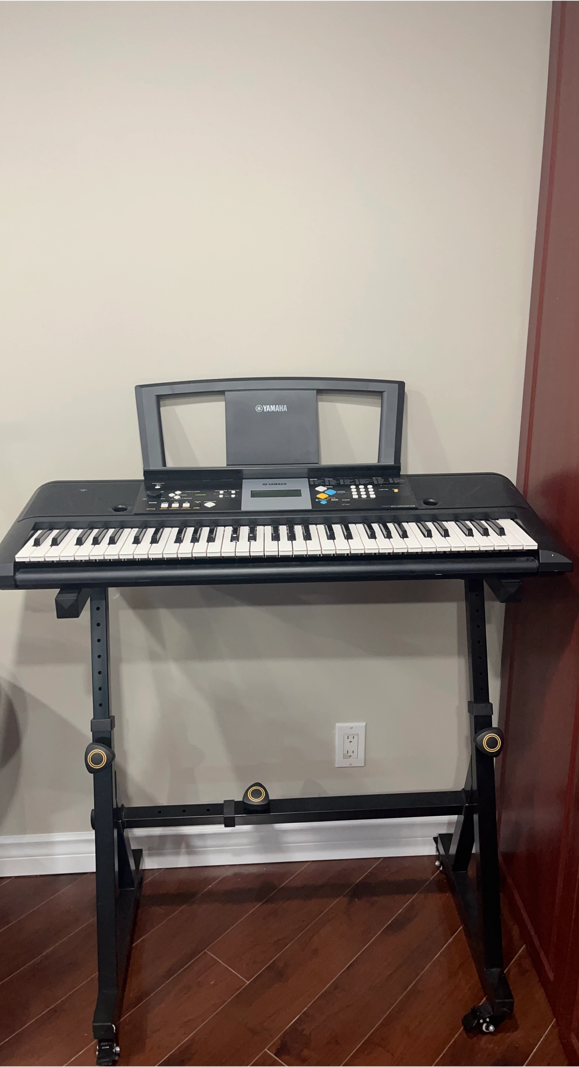 Yamaha Keyboard with Stand