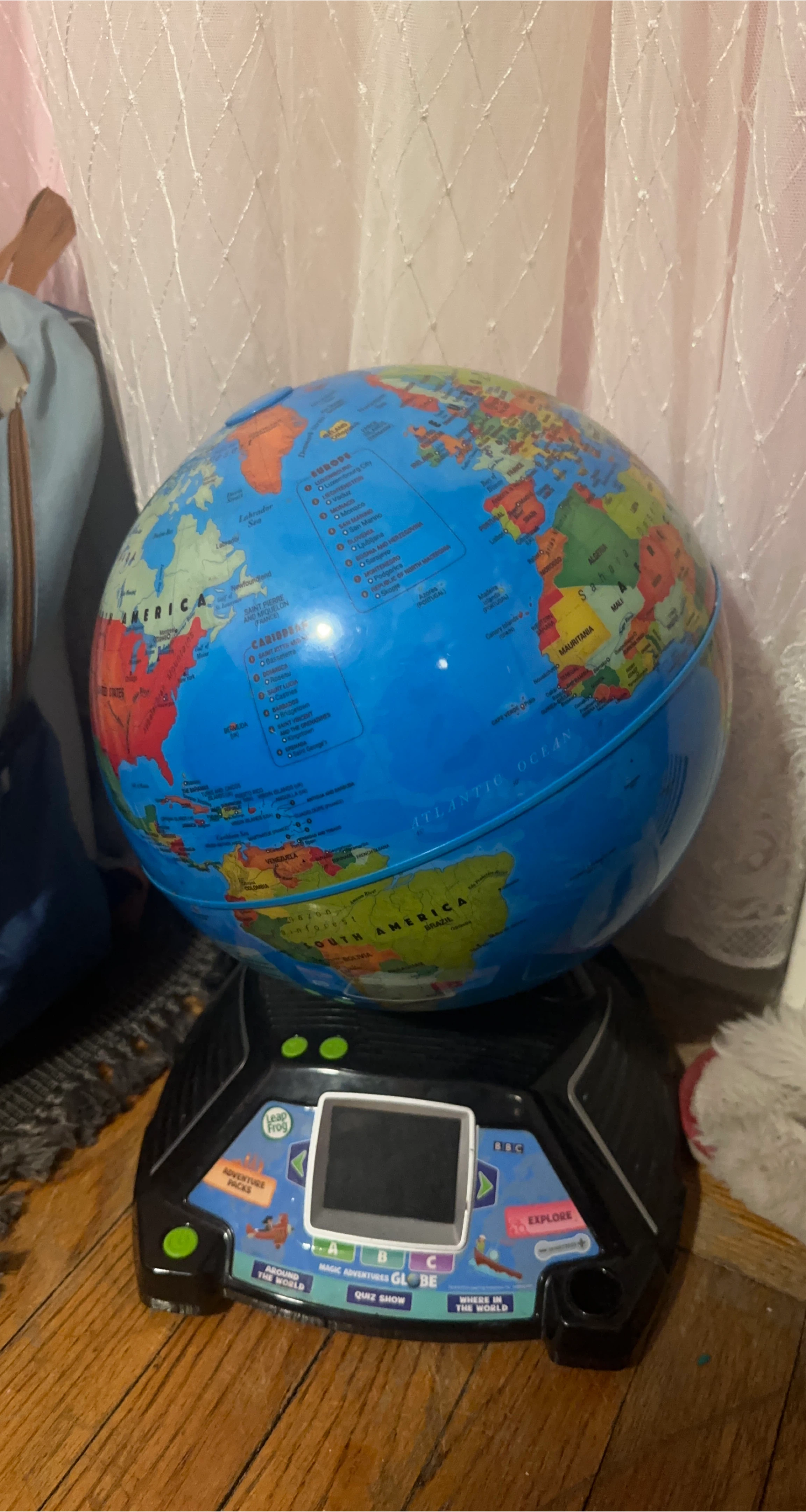 LeapFrog Magic Adventures Globe