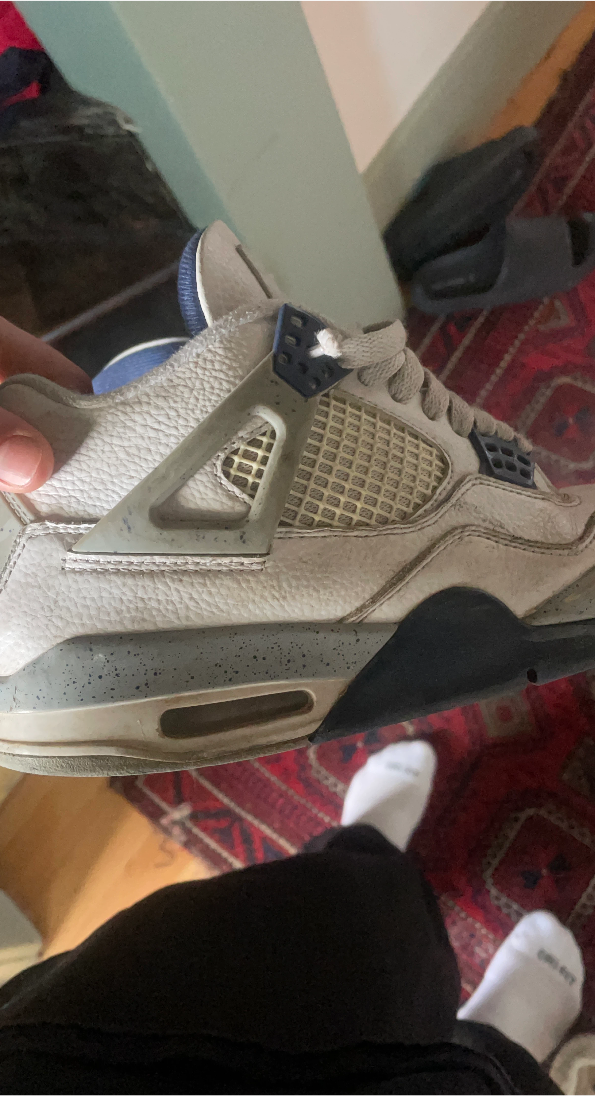 Air Jordan 4 Retro - Size 10.5
