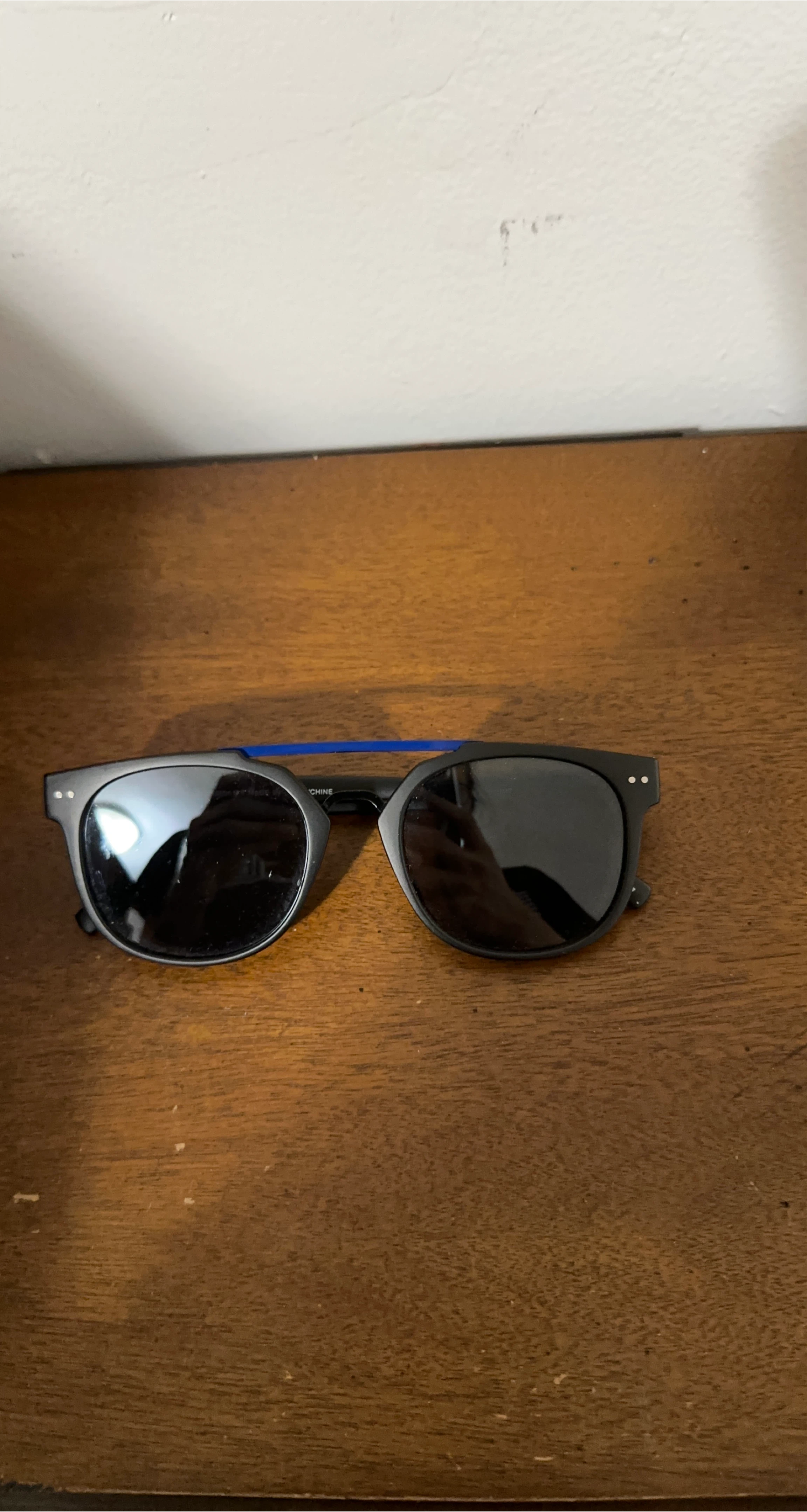 Sunglasses - Black Frame