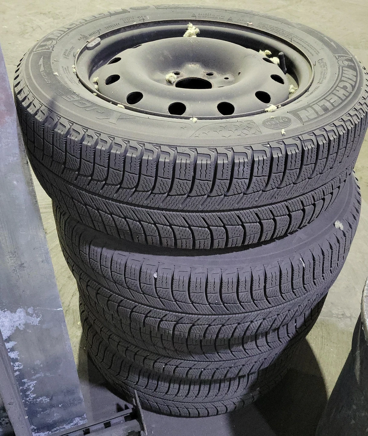 Michelin X-Ice Snow Winter Tires 215/60R16 with rims