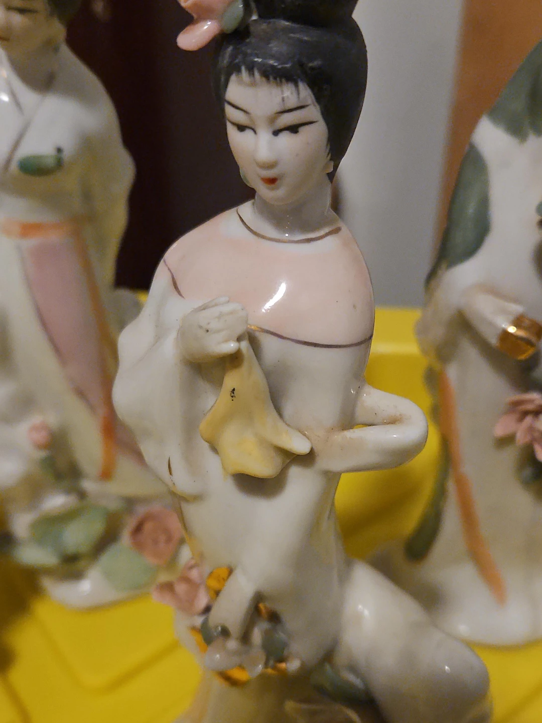 1 Vintage Japanese Geisha Girl Figurines