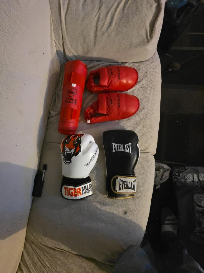 Mixed Martial Arts Gear: Everlast, Tiger Muay Thai, WKF
