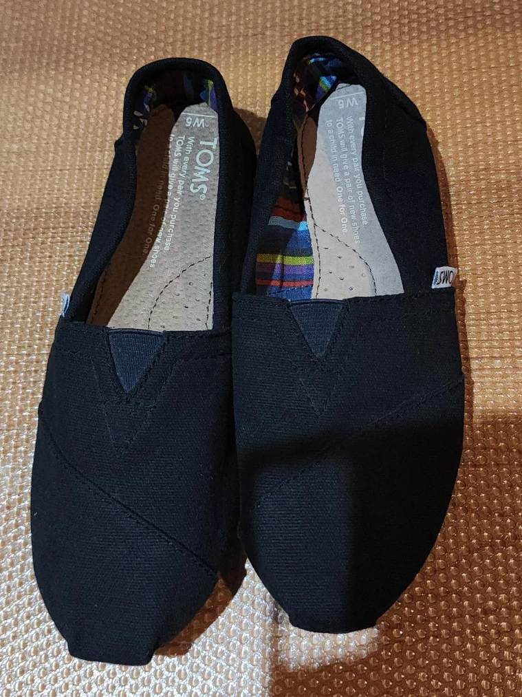 TOMS Black Canvas Women's Shoes - Size 5 #cleanout
