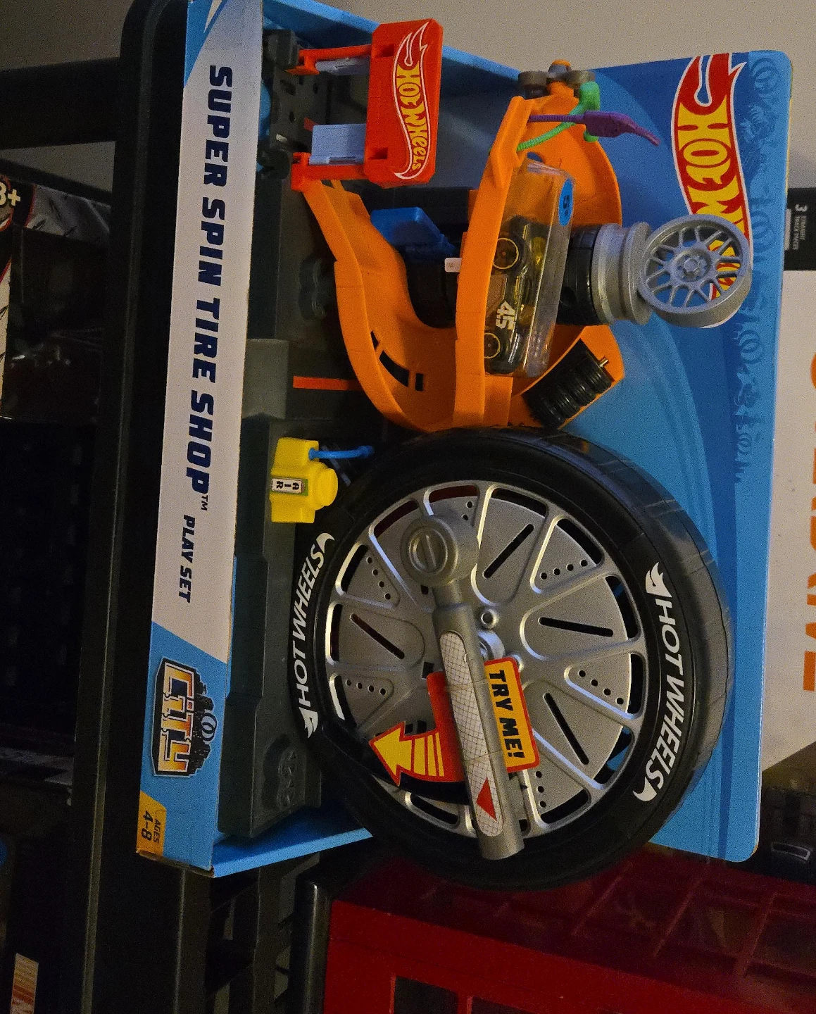 Hot Wheels Super Spin Tire Shop Playset