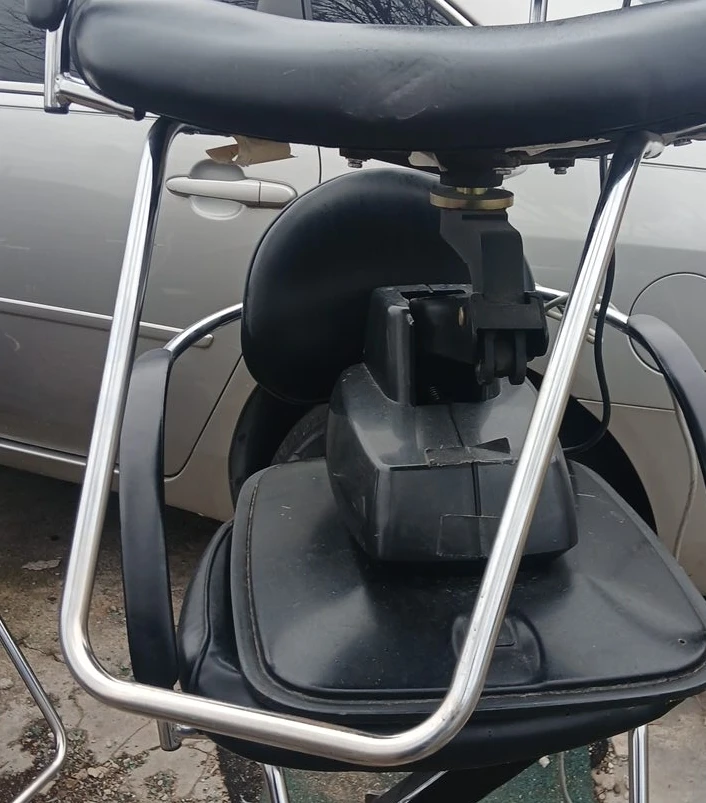Hydraulic Barber/Salon Chair - Black