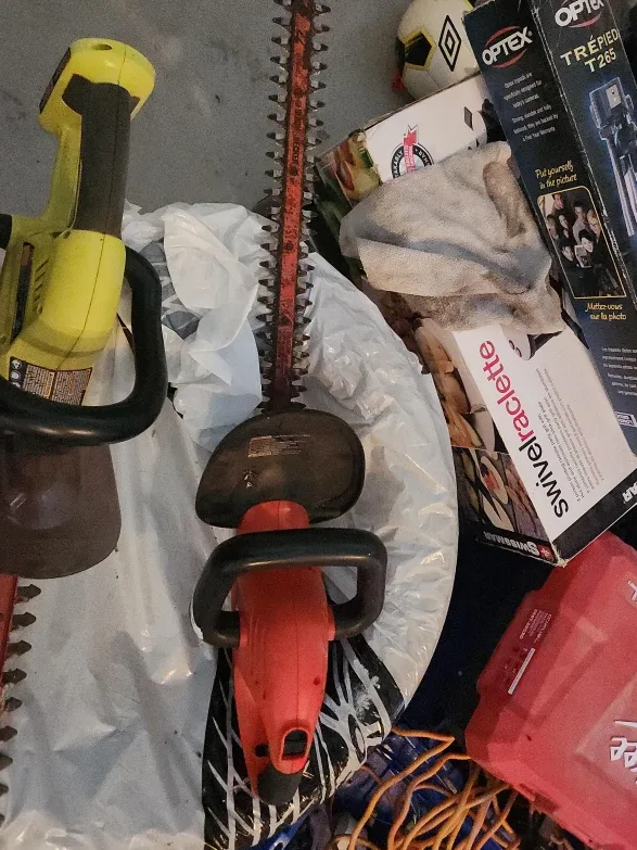 Black & Decker Hedge Trimmer