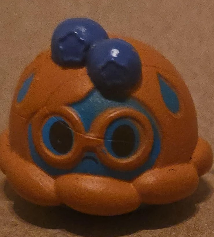 Munchlings global gourmet mini figure sadness blue berry pie