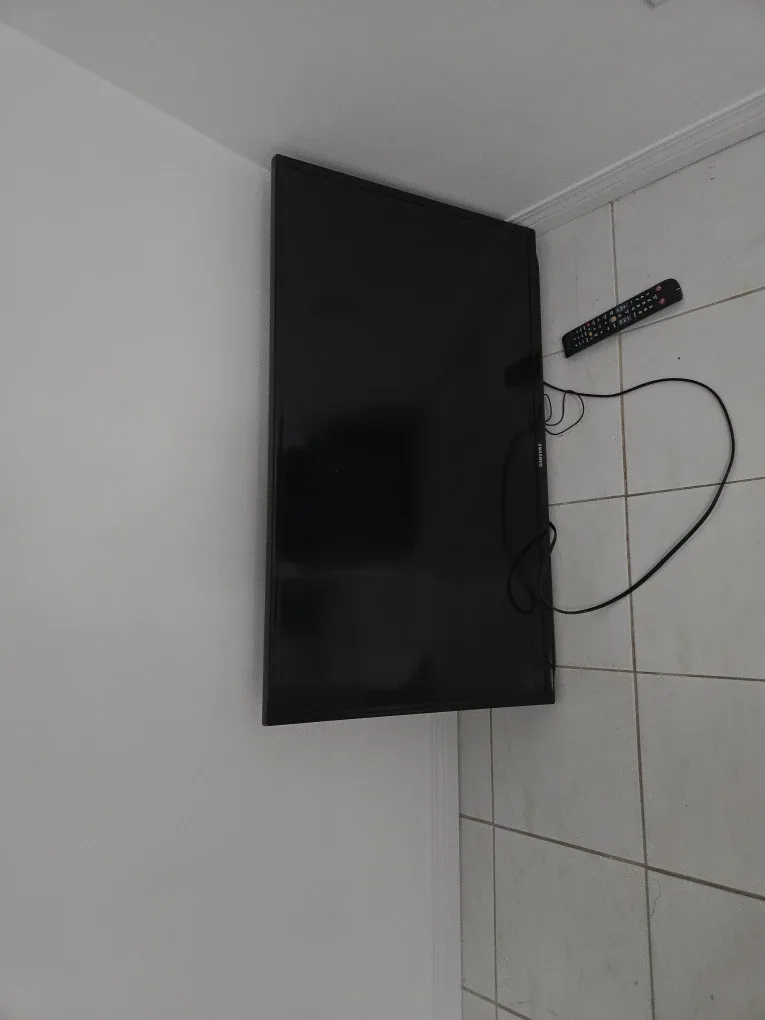 Samsung TV with Remote