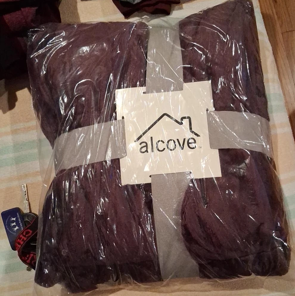 Alcove Throw Blanket - New in Package!