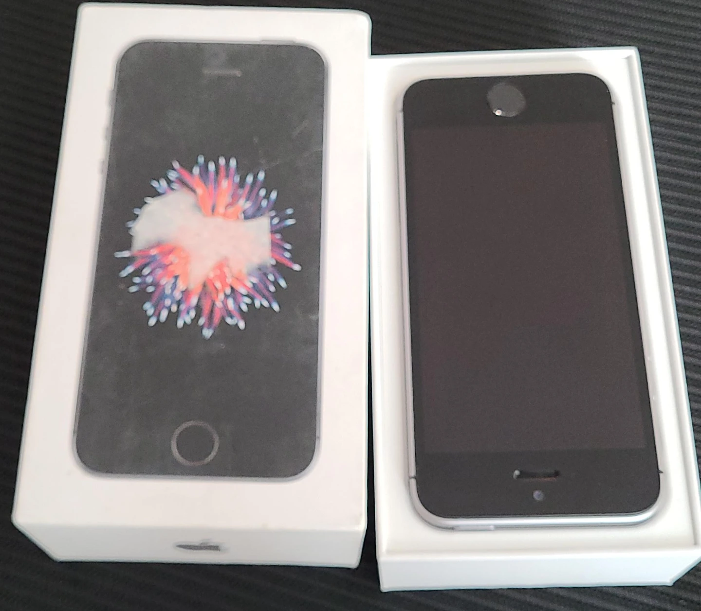 iPhone SE (1st Gen) - Like New!