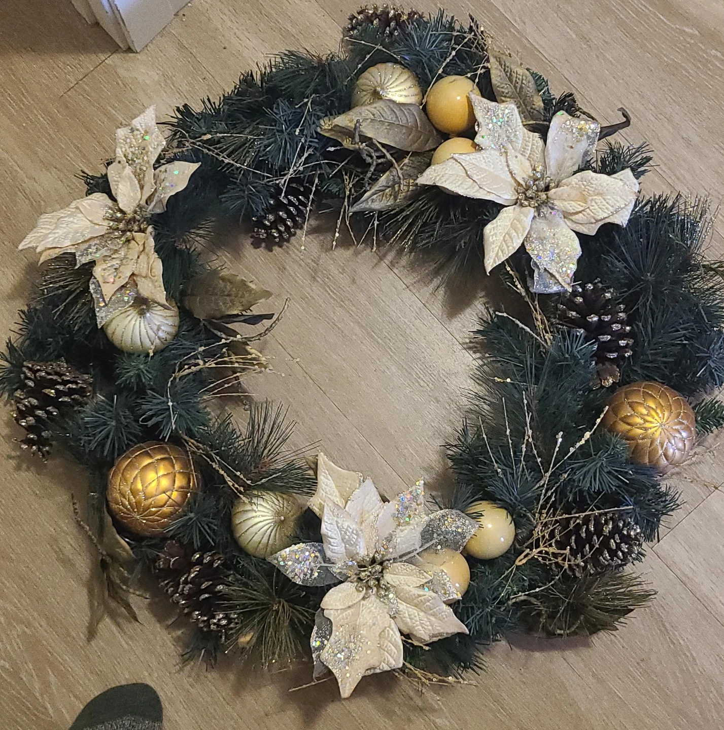 Christmas Wreath with Gold Ornaments