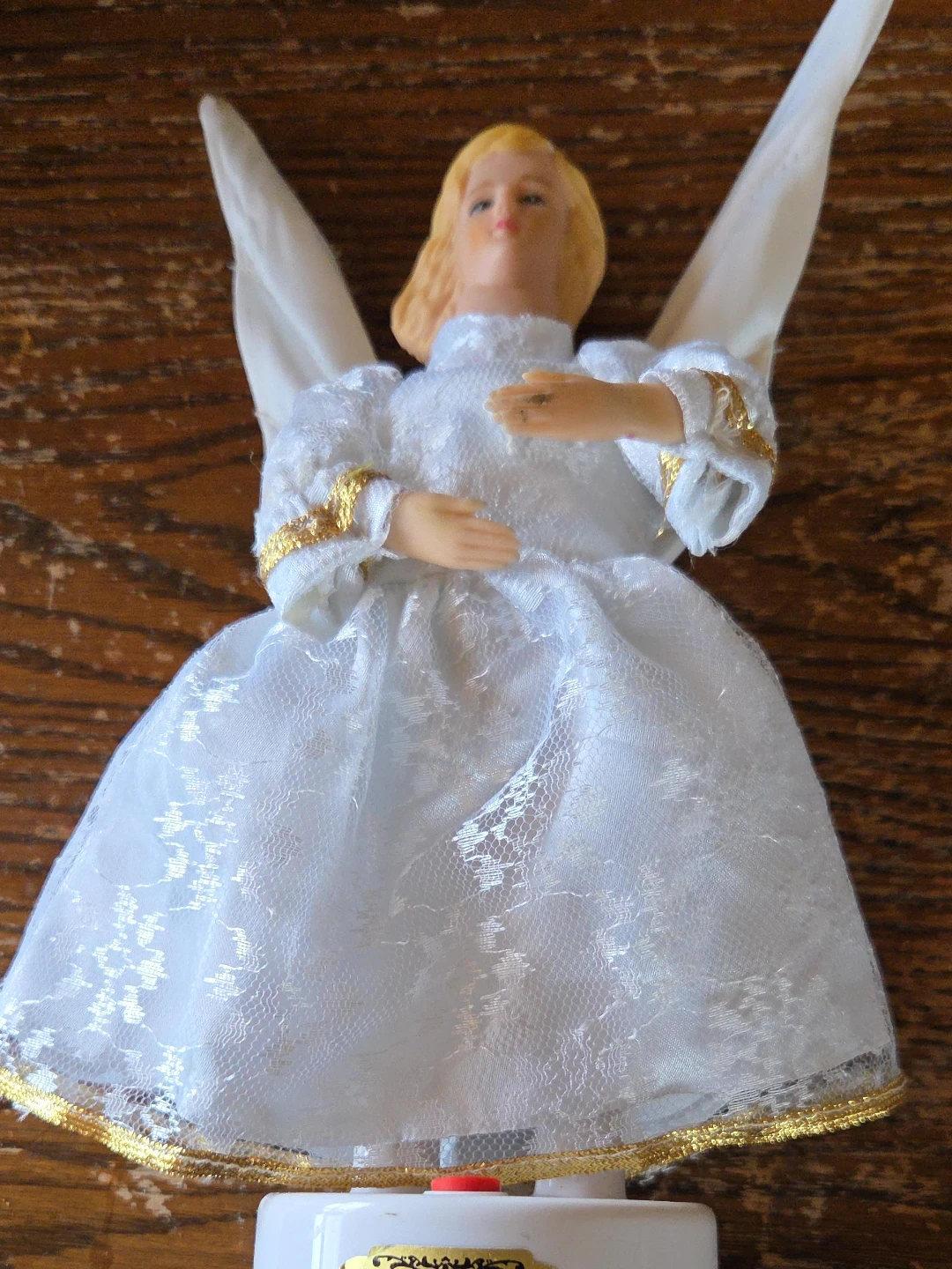 Vintage Angel Figurine - White & Gold