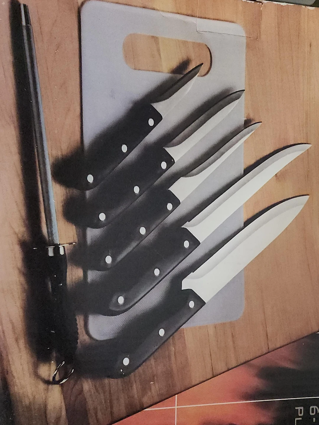 #Cleanout  6-Piece Cutlery Set with Cutting Board - New