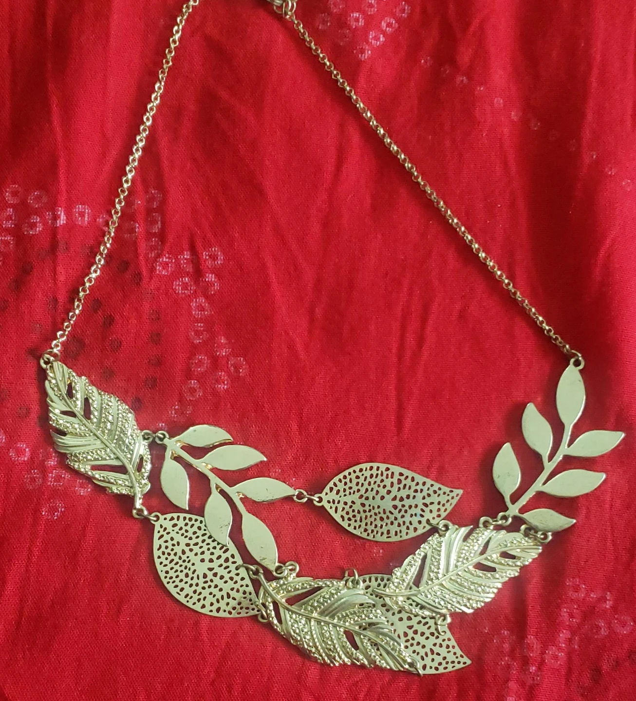 Leaf Design Necklace