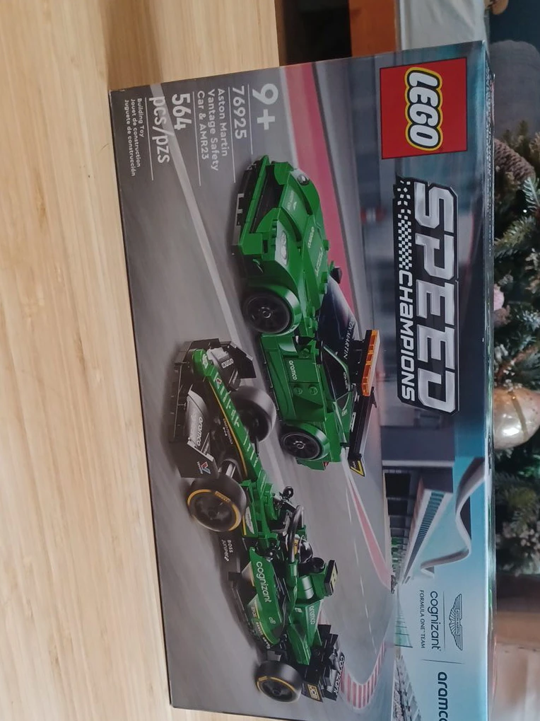 LEGO 76925 Aston Martin Vantage Safety Car & AMR23