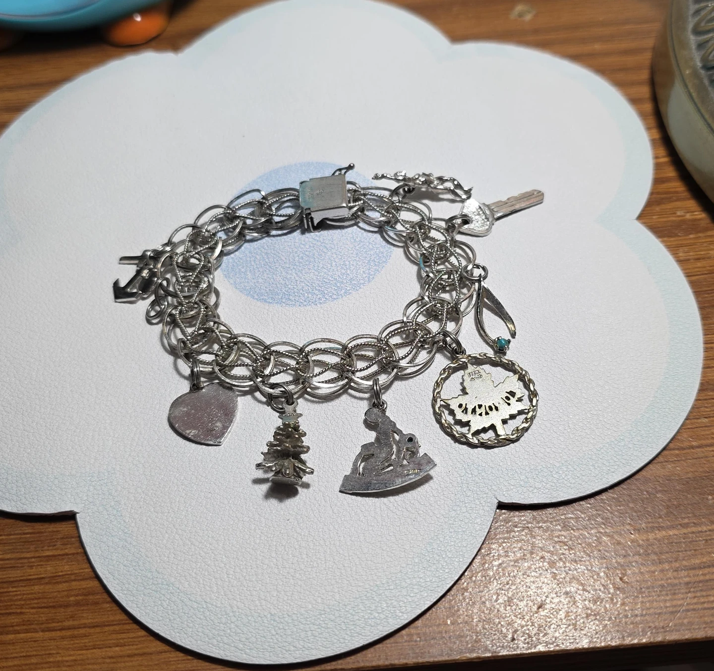 Charm Bracelet with 8 Misc.  Charms 🏆.