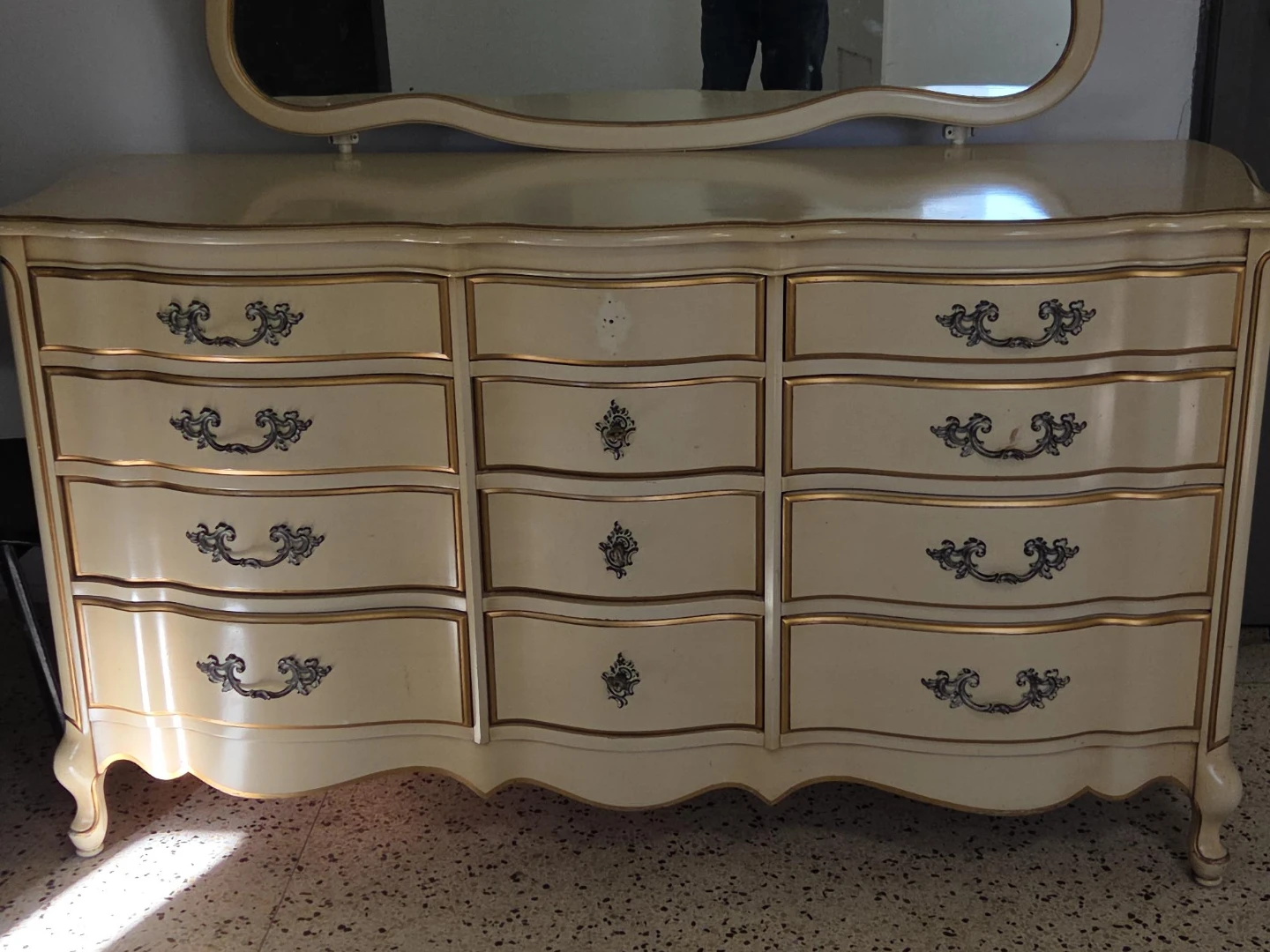 Vintage Style Dresser with Mirror