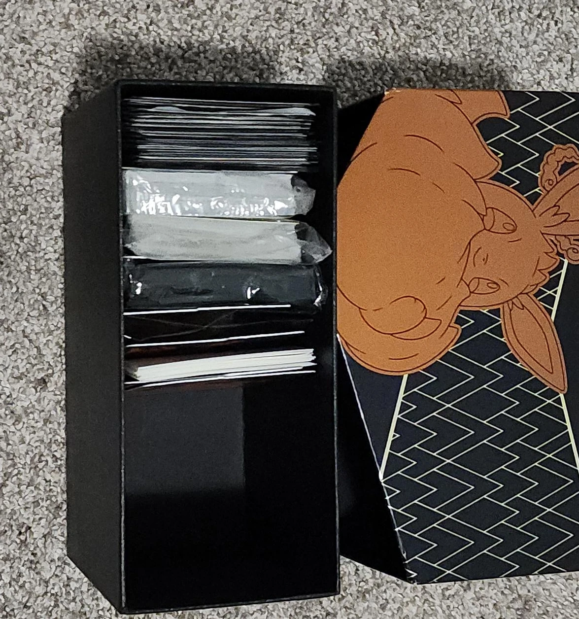 Pokémon TCG Eevee VMAX Premium Collection