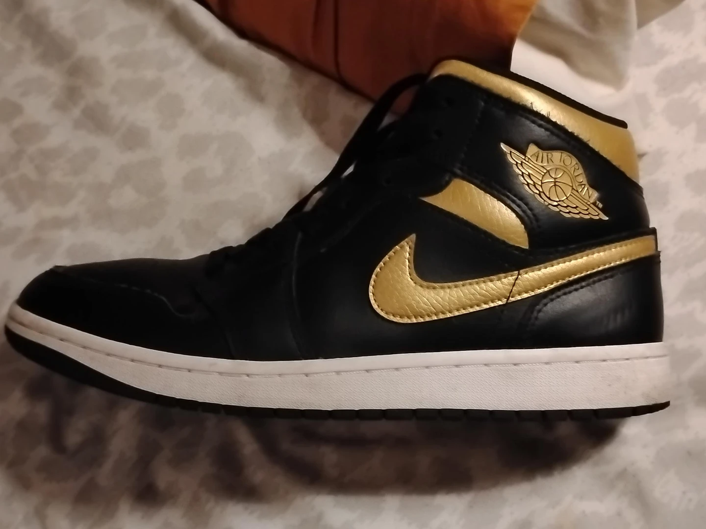 Air Jordan 1 Mid Black/Gold