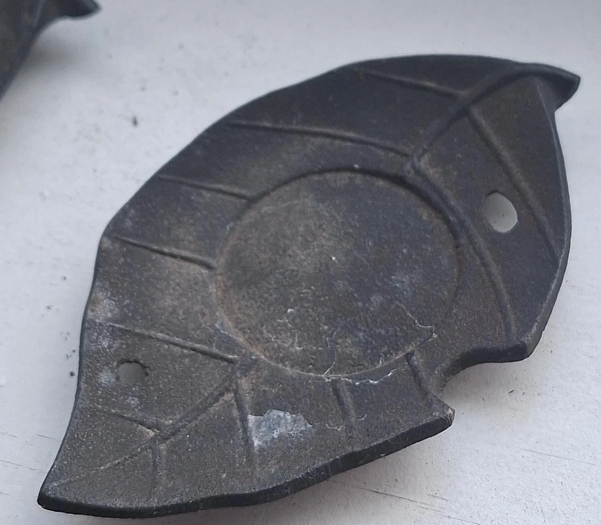 Leaf shaped metal decorative item