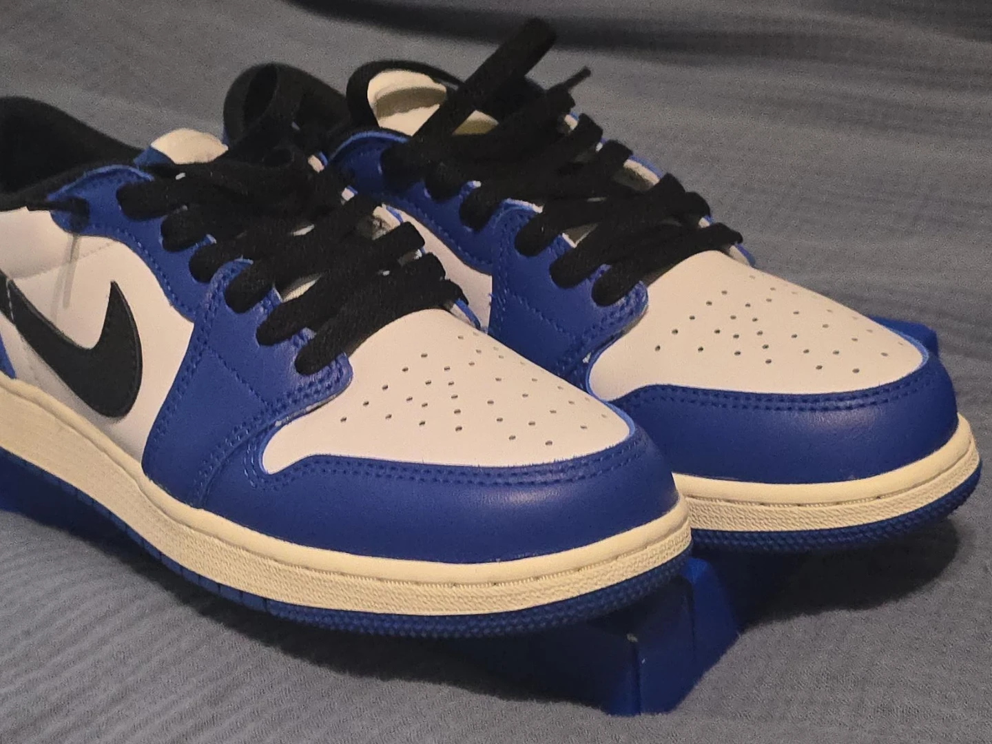 New Air Jordan 1 Retro Low OG (GS) - Size 7Y