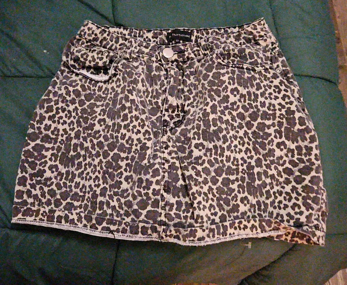 PrettyLittleThing Leopard Print Denim Skirt - Size 12