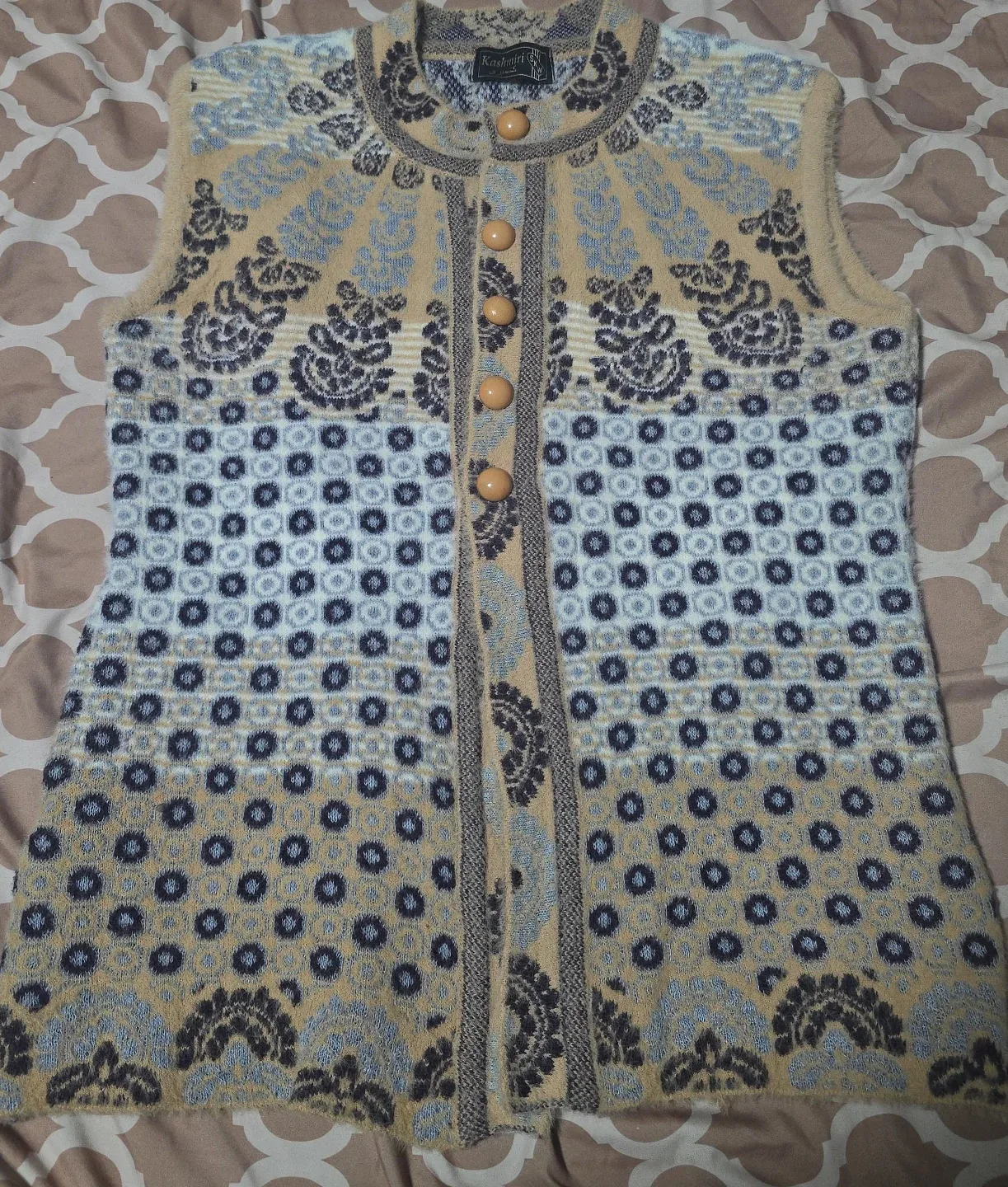 Kashmiriti Sleeveless Button-Up Cardigan