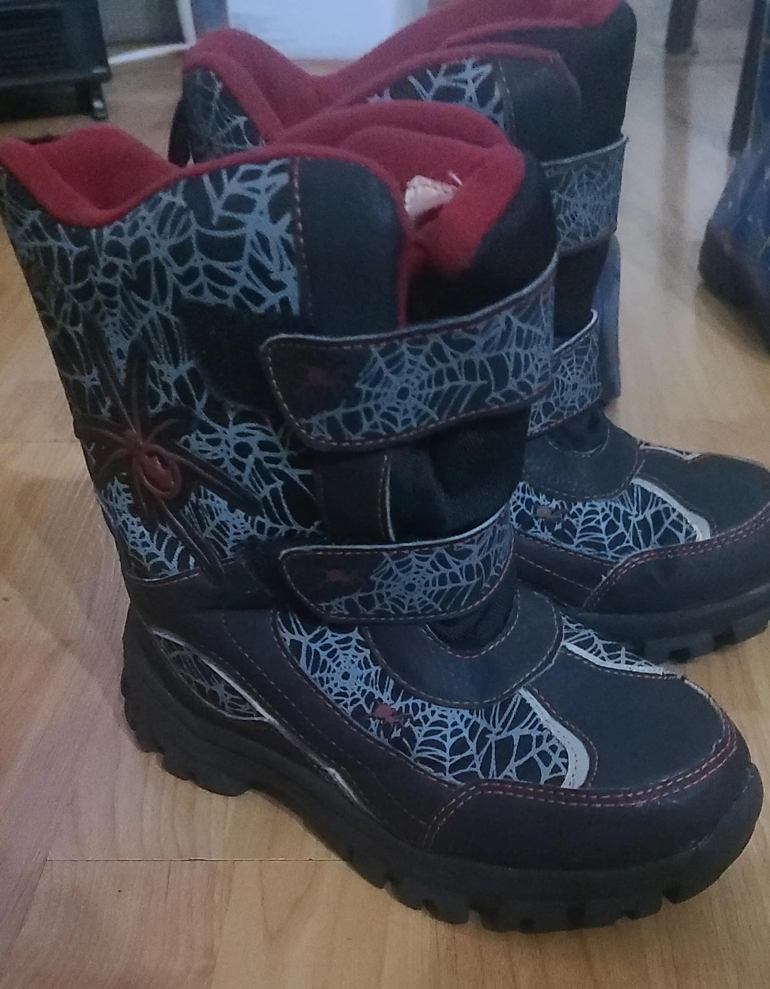 Spiderweb Winter Boots